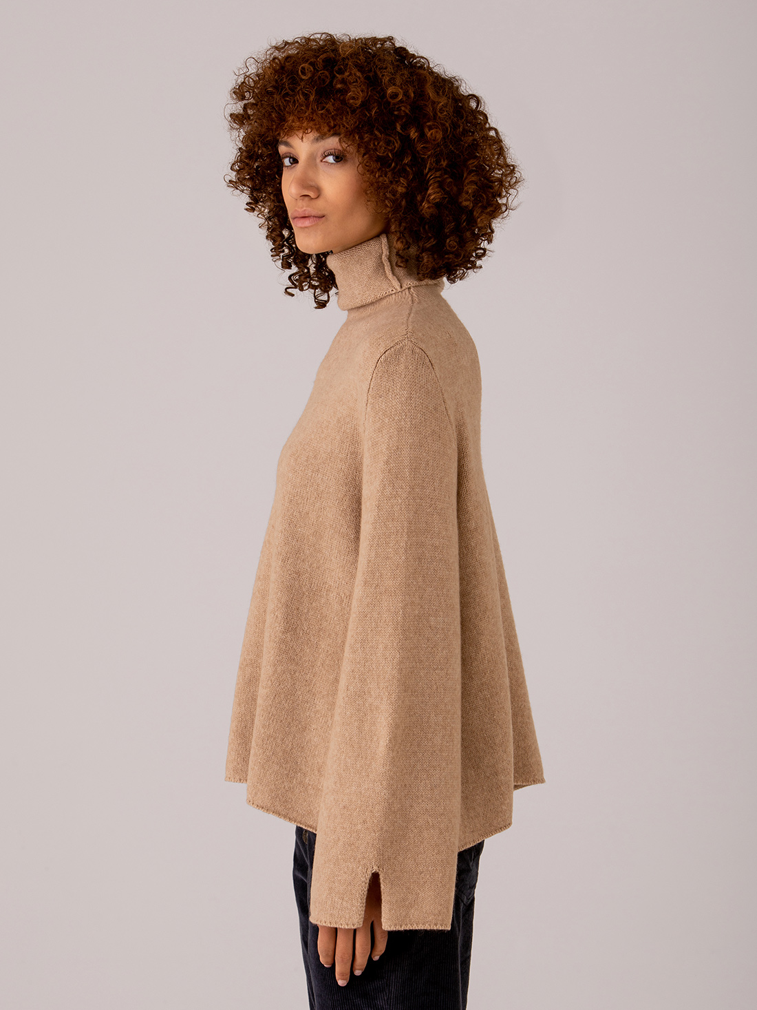 Detailansicht von Rollkragenpullover aus Merinowolle von ROBERTO COLLINA