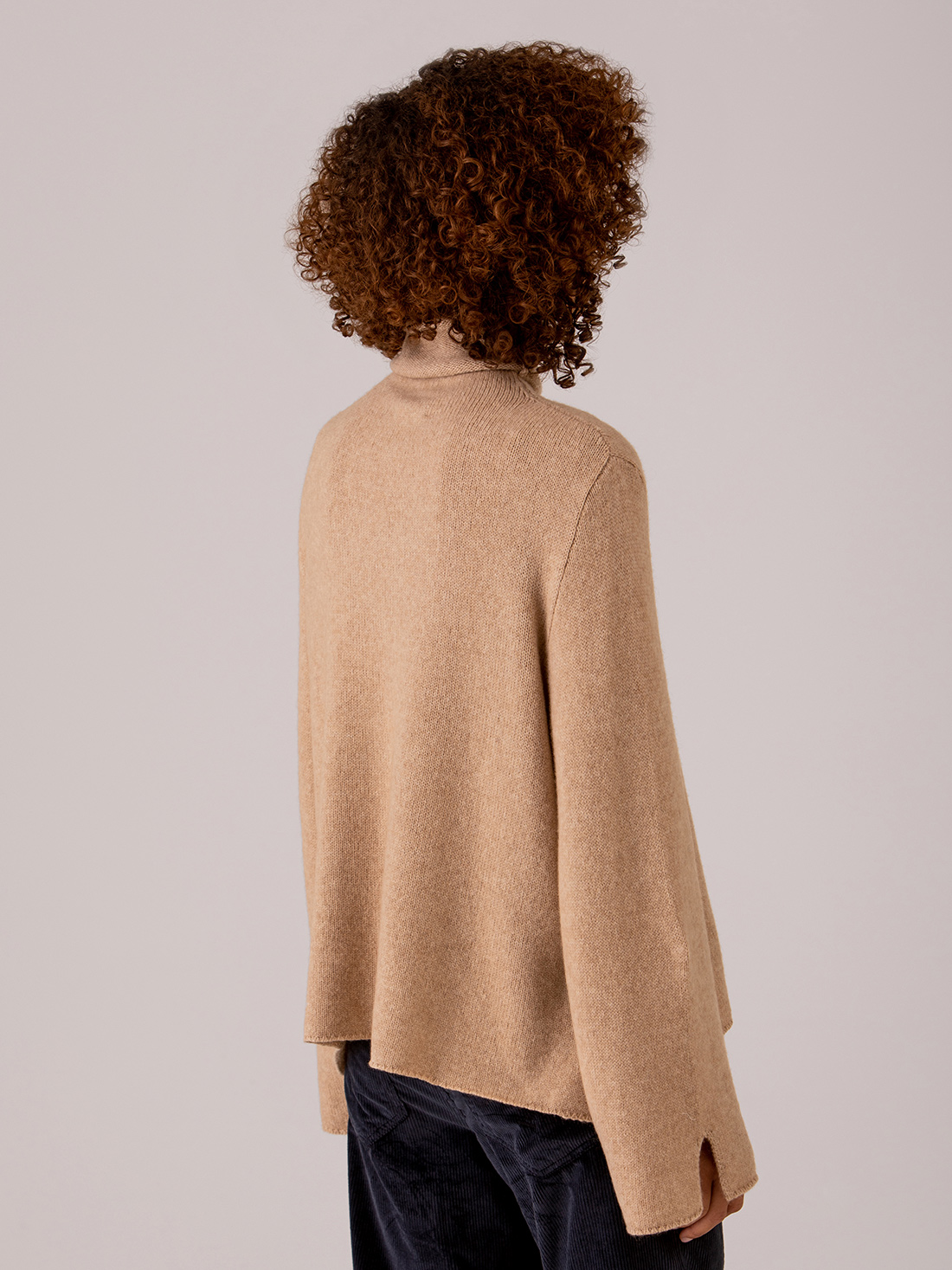 Detailansicht von Rollkragenpullover aus Merinowolle von ROBERTO COLLINA