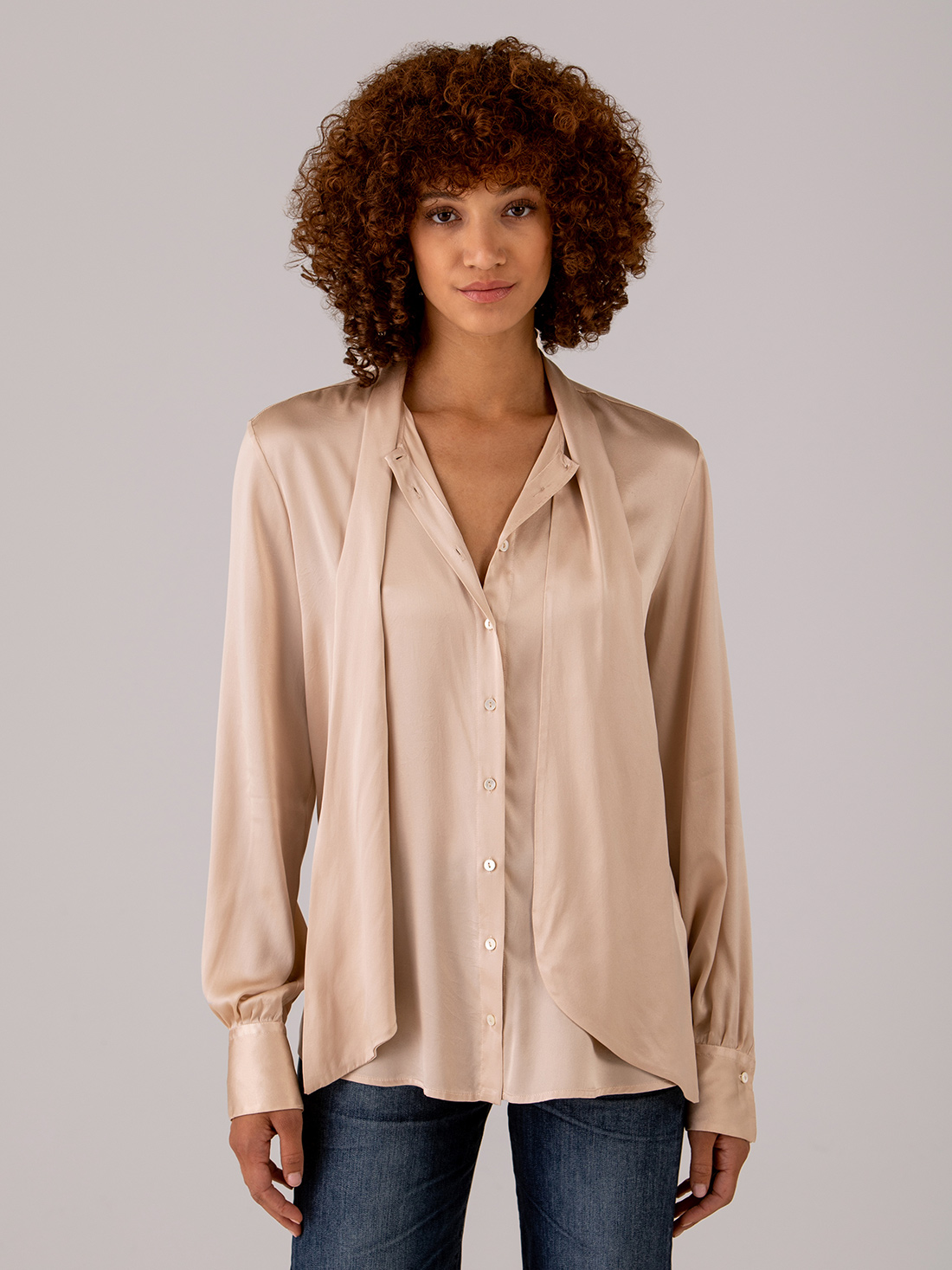 Detailansicht von Seidenbluse von ANTONELLI