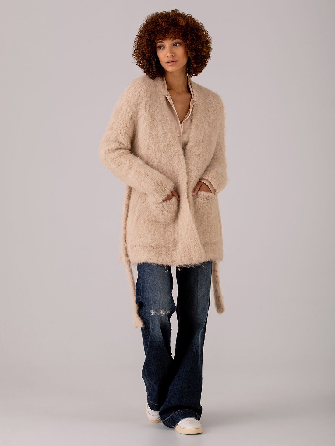 Detailansicht von Strickjacke aus Alpakawolle von ROBERTO COLLINA