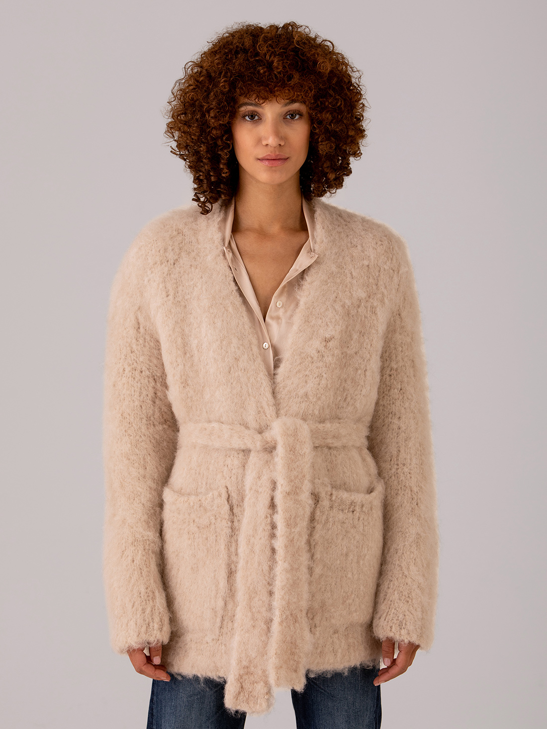 Detailansicht von Strickjacke aus Alpakawolle von ROBERTO COLLINA