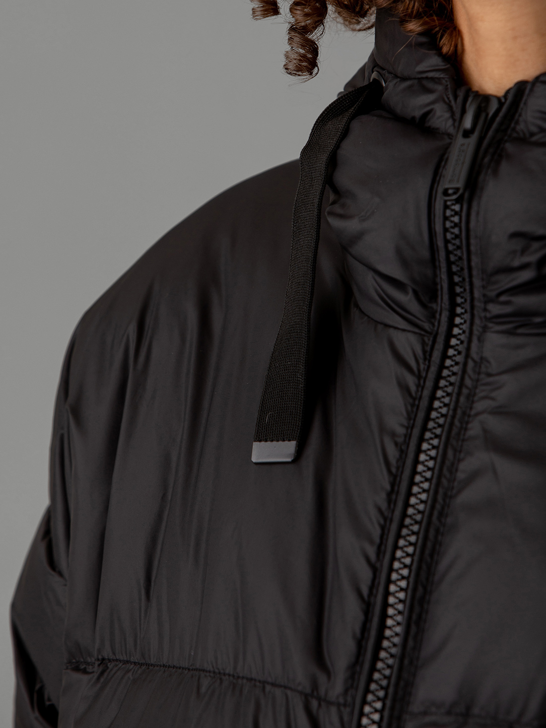 Detailansicht von Langer Daunenmantel von BOMBOOGIE