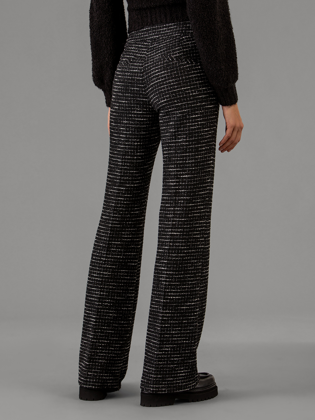 Detailansicht von Flared Hose von CAMBIO