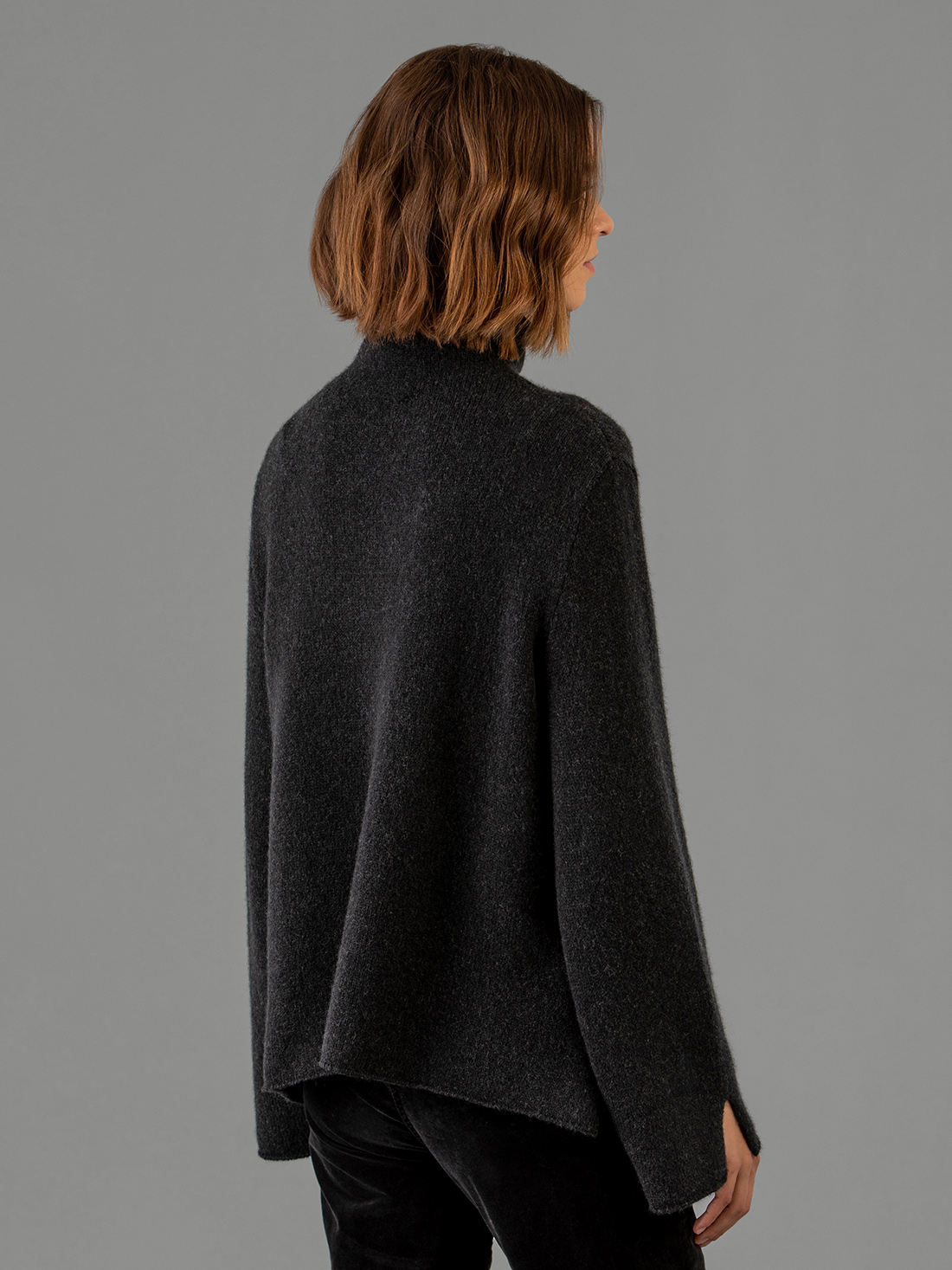 Detailansicht von Turtle-Neck Pullover von ROBERTO COLLINA