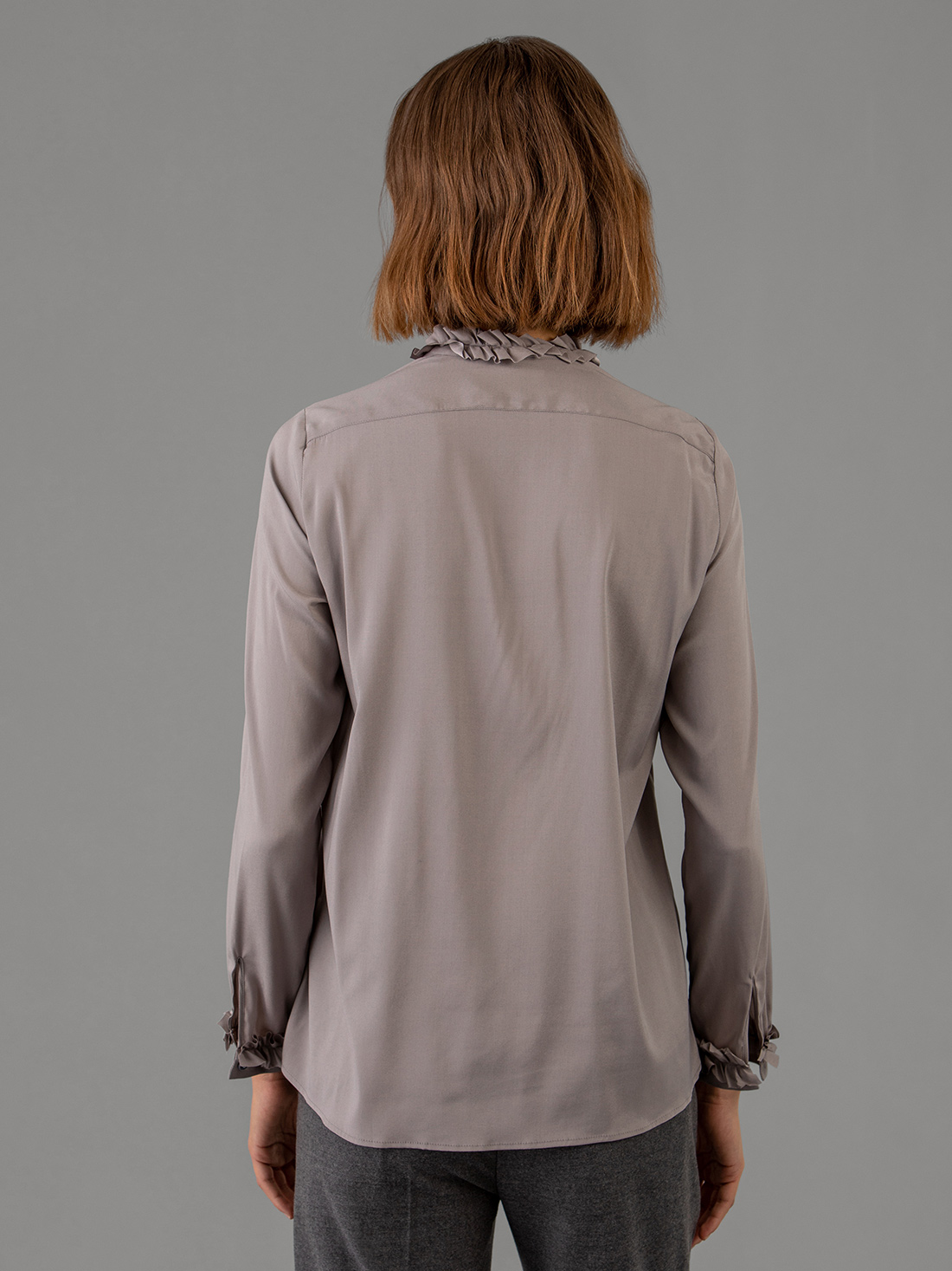 Detailansicht von Seidenbluse mit Rüschung von AGLINI