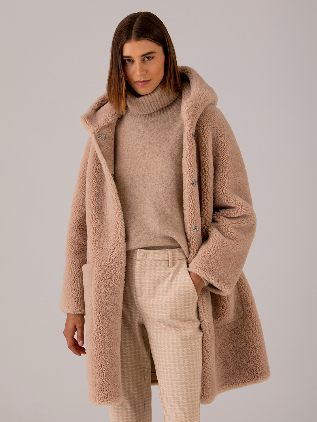 Detailansicht von Wendbarer Teddy-Mantel von ARMA