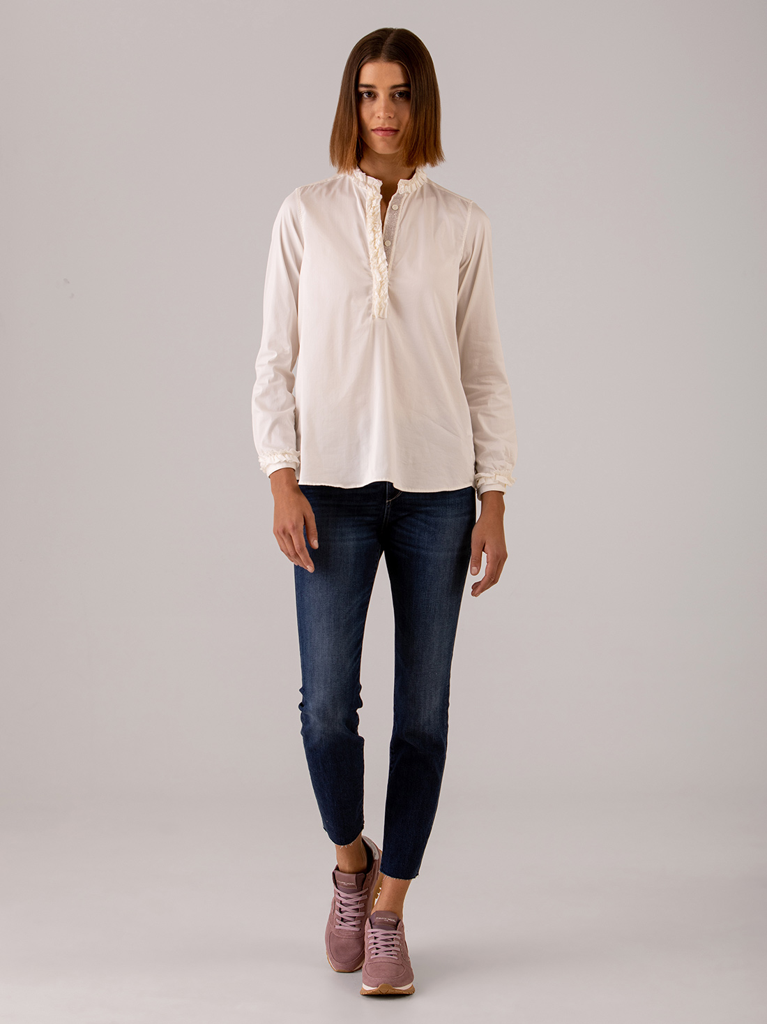 Detailansicht von Baumwollbluse mit Rüschung von AGLINI