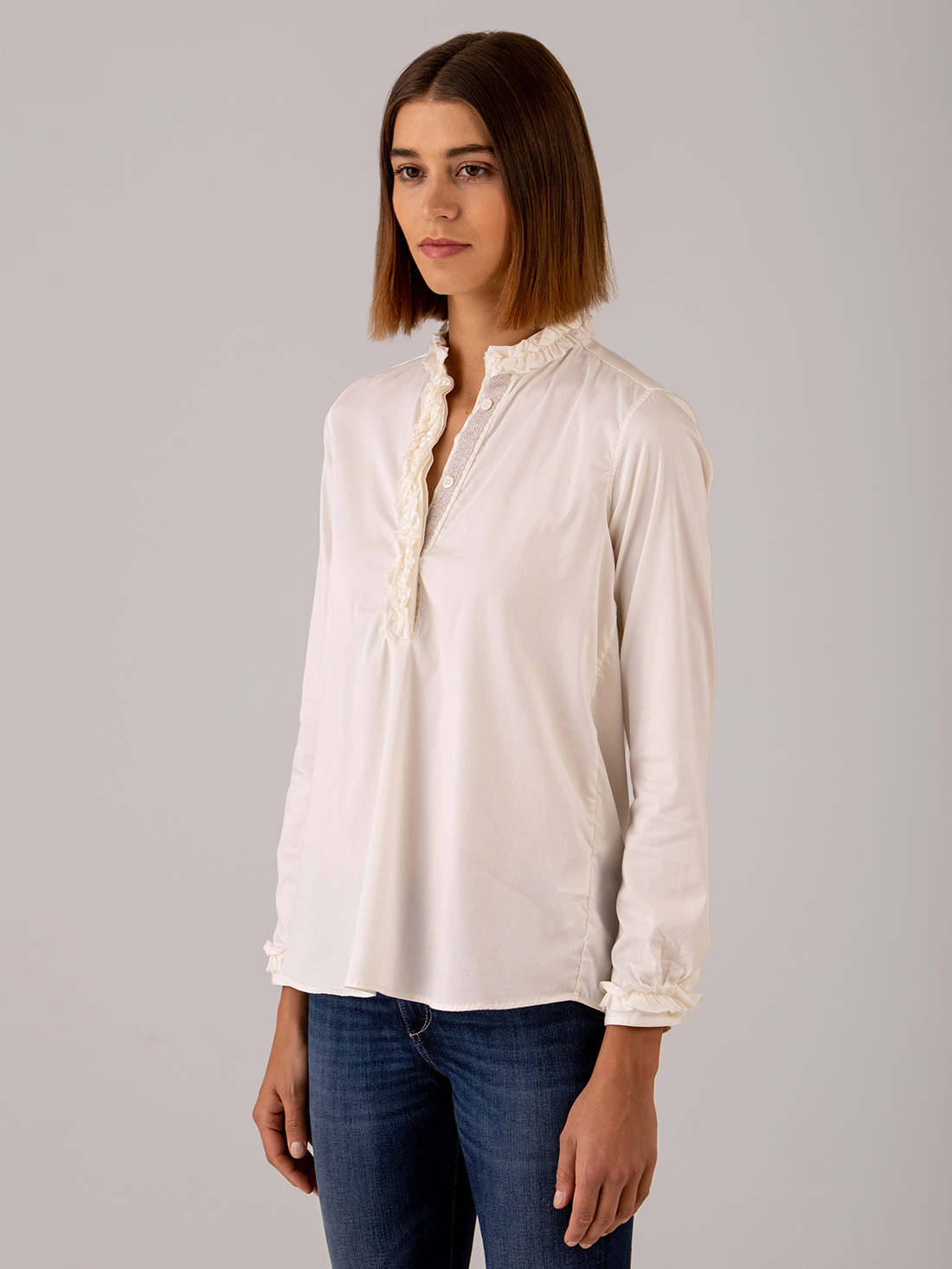 Detailansicht von Baumwollbluse mit Rüschung von AGLINI