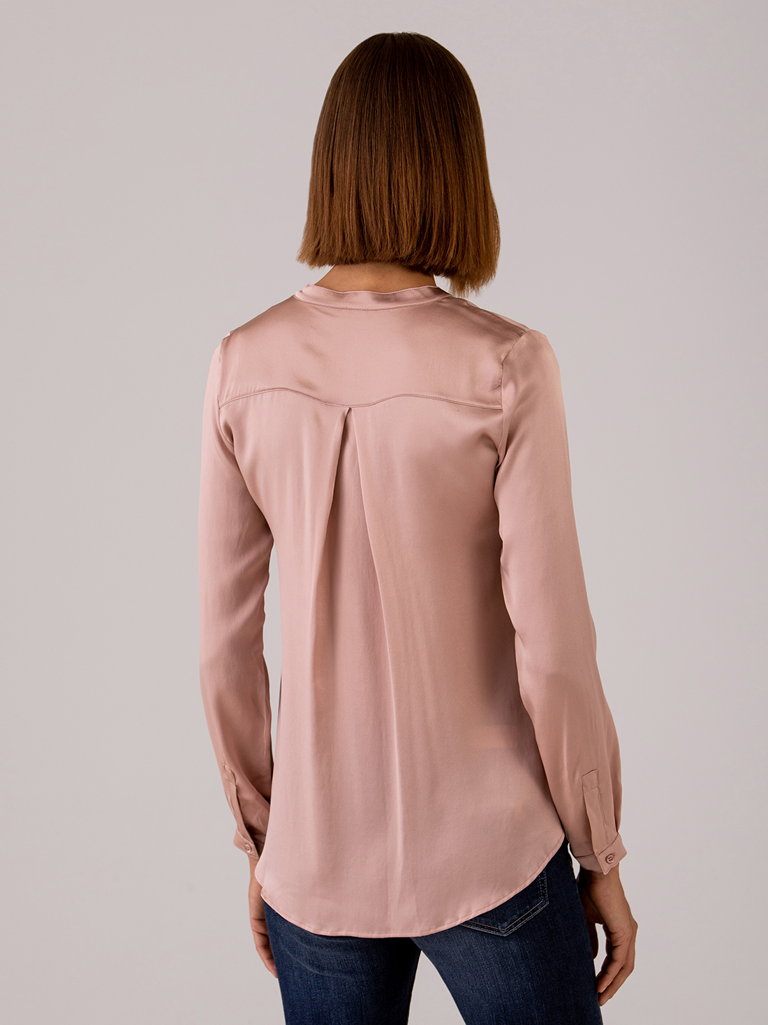 Detailansicht von Seidenbluse von DANIELS