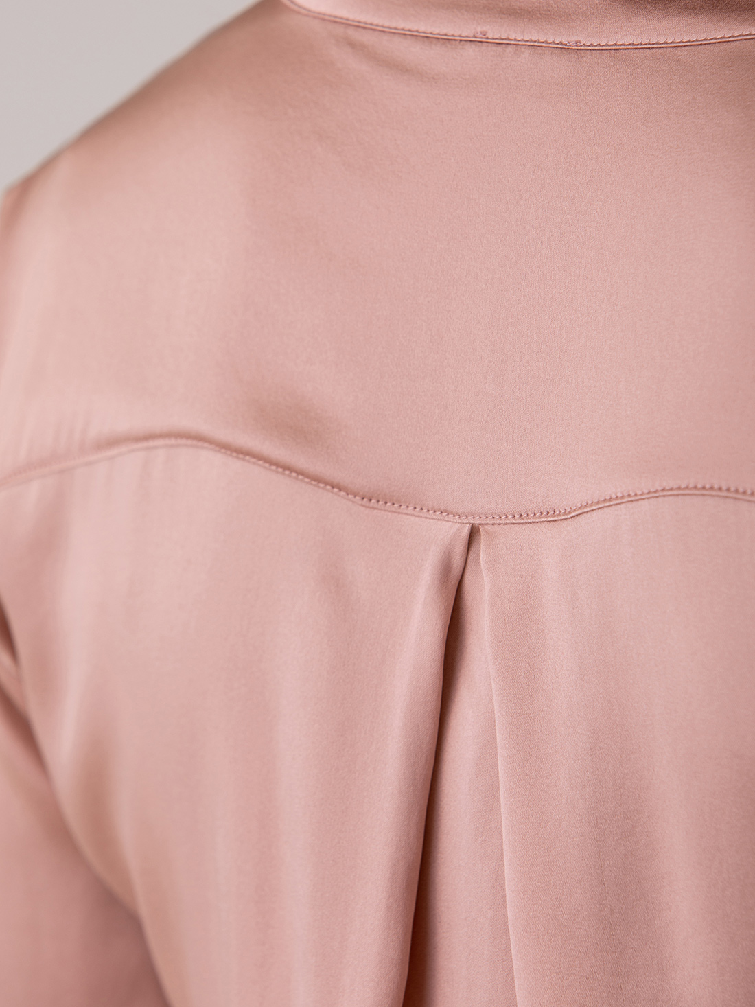 Detailansicht von Seidenbluse von DANIELS