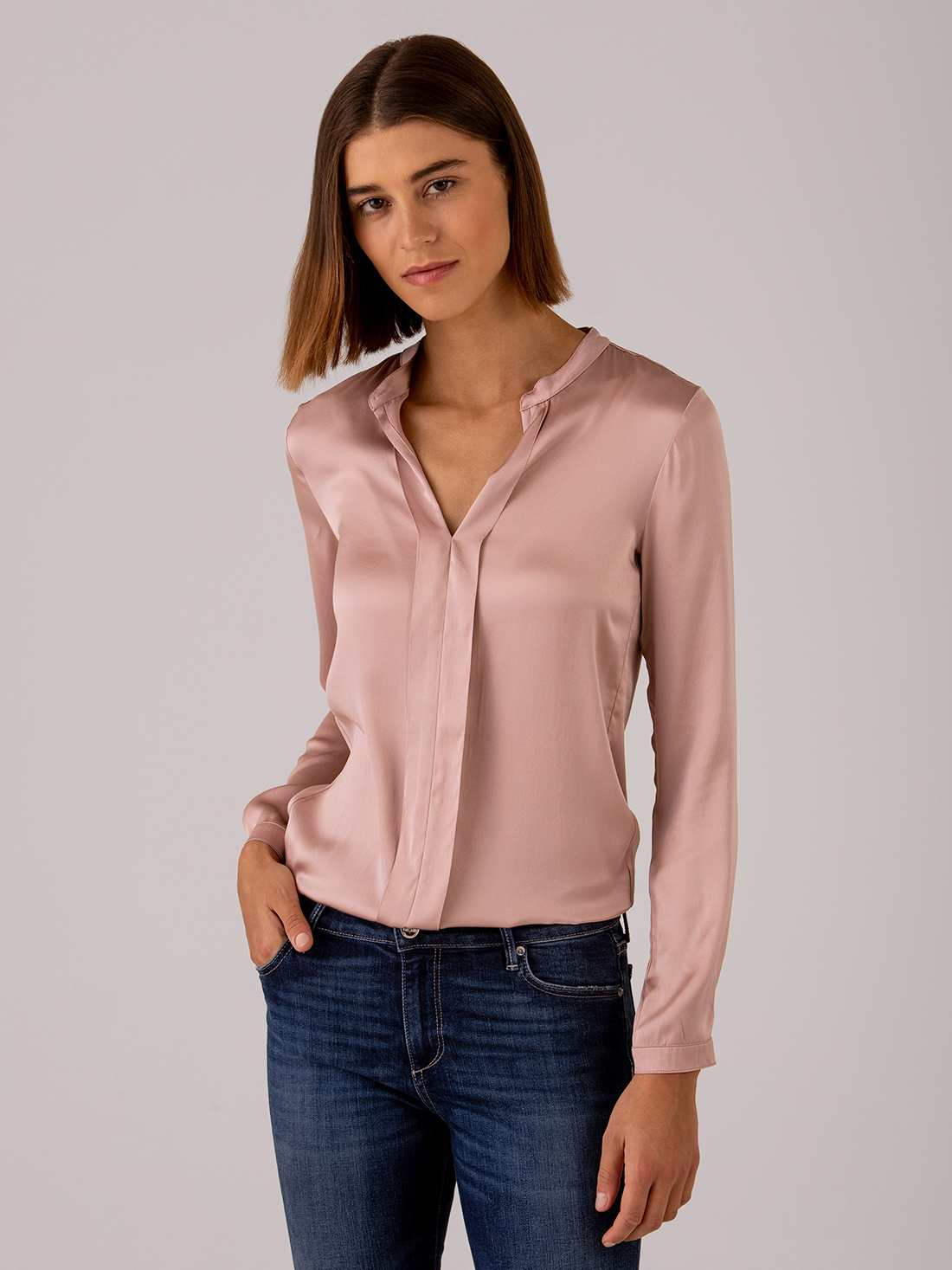 Detailansicht von Seidenbluse von DANIELS