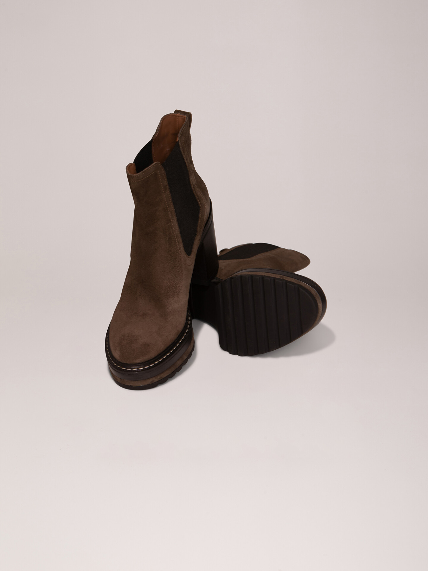 Detailansicht von Ankle-Boots aus Leder von PONS QUINTANA