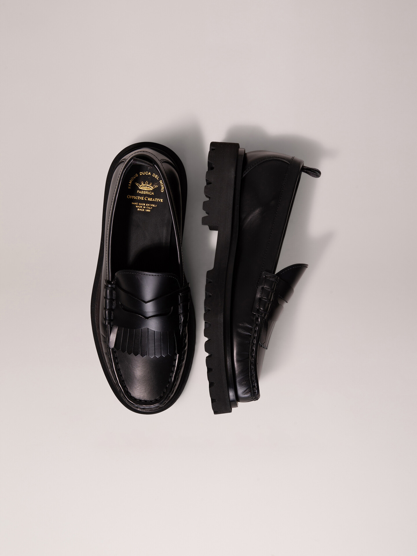 Detailansicht von Loafers aus Leder von OFFICINE CREATIVE