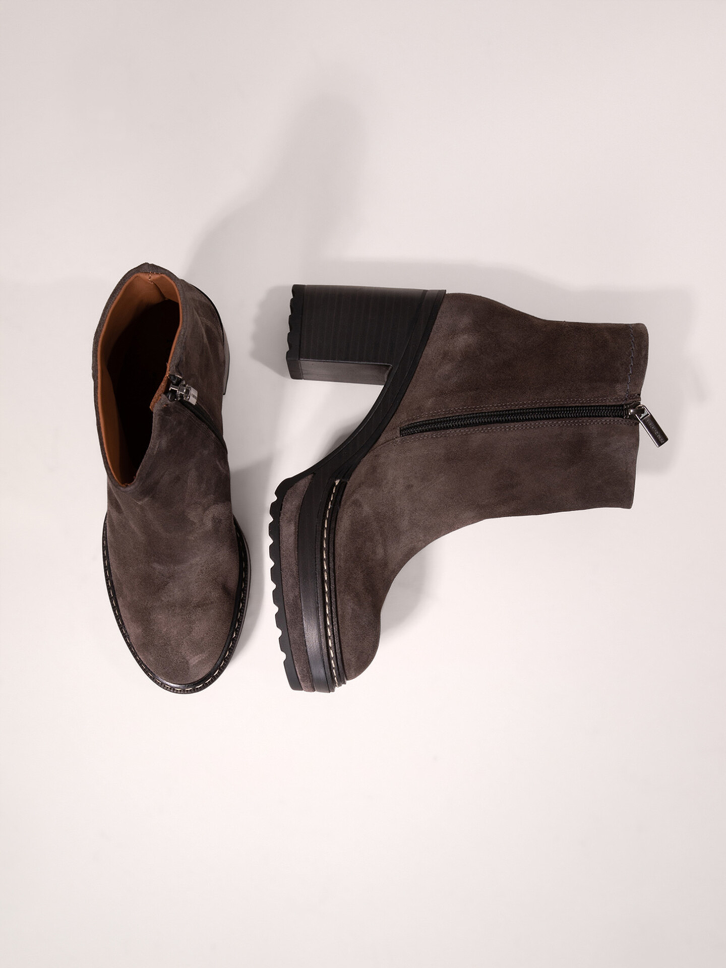 Detailansicht von Ankle-Boots aus Leder von PONS QUINTANA