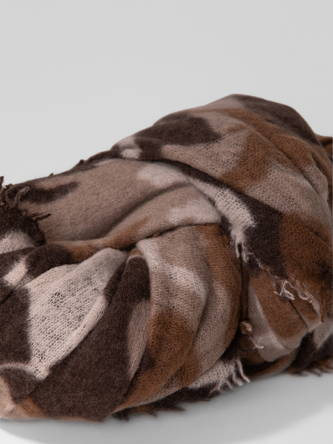 Detailansicht von Schal aus Cashmere von PUR SCHOEN