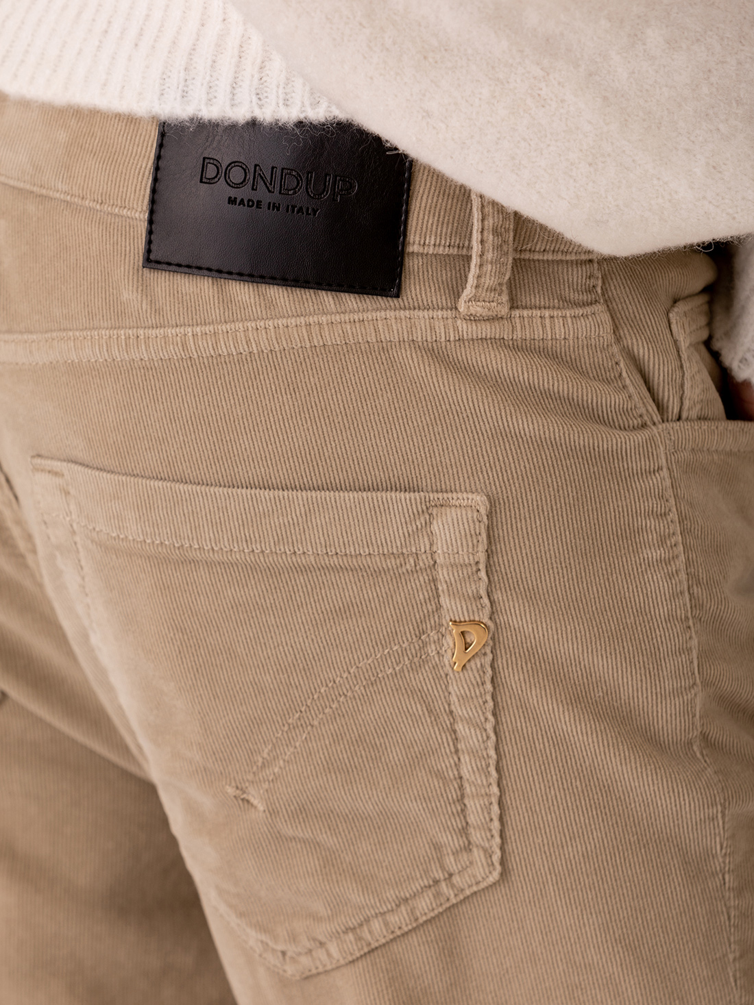 Detailansicht von Lässige Hose aus Cord von DONDUP