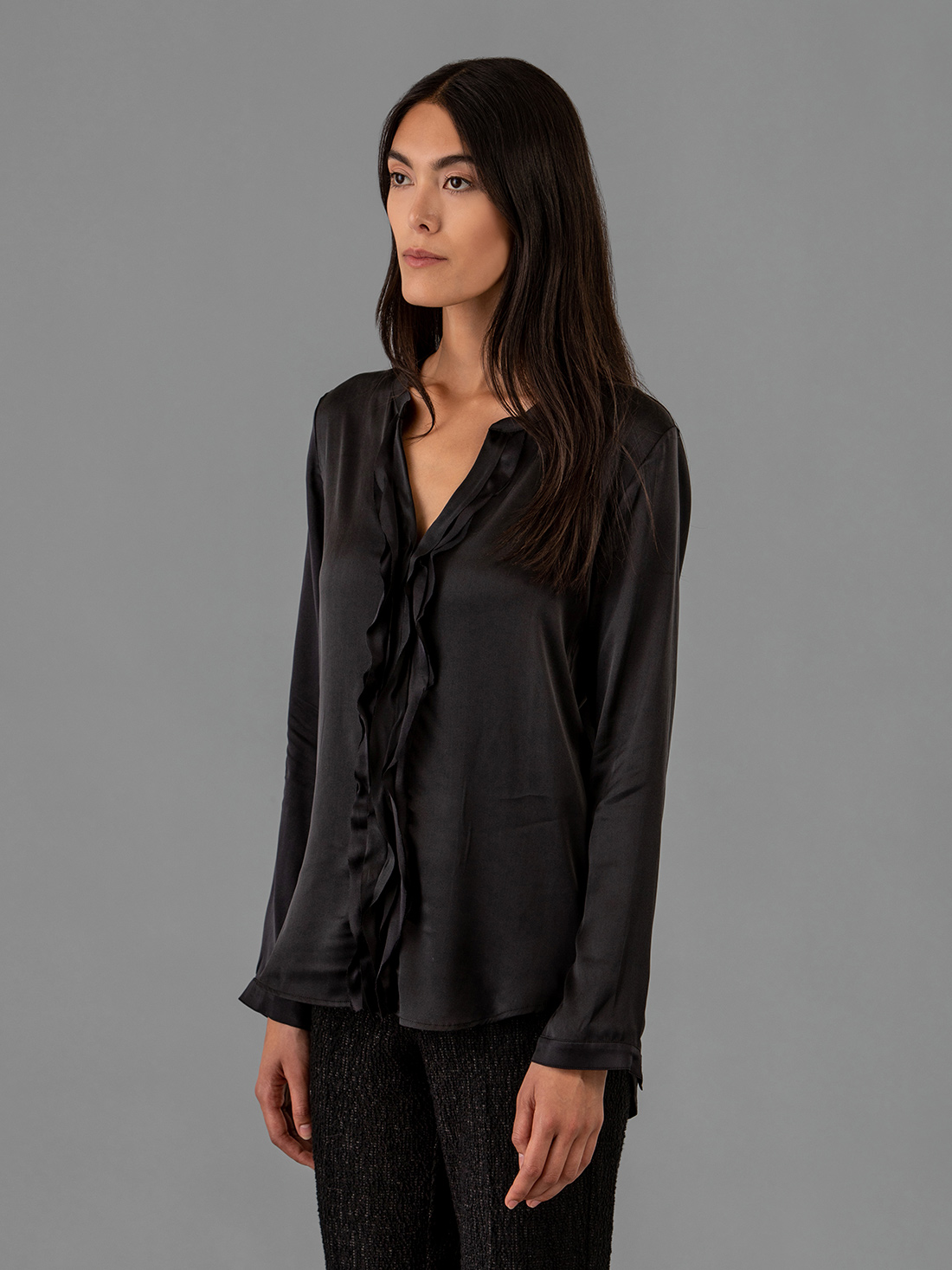 Detailansicht von Seidenbluse mit Rüschung von DANIELS