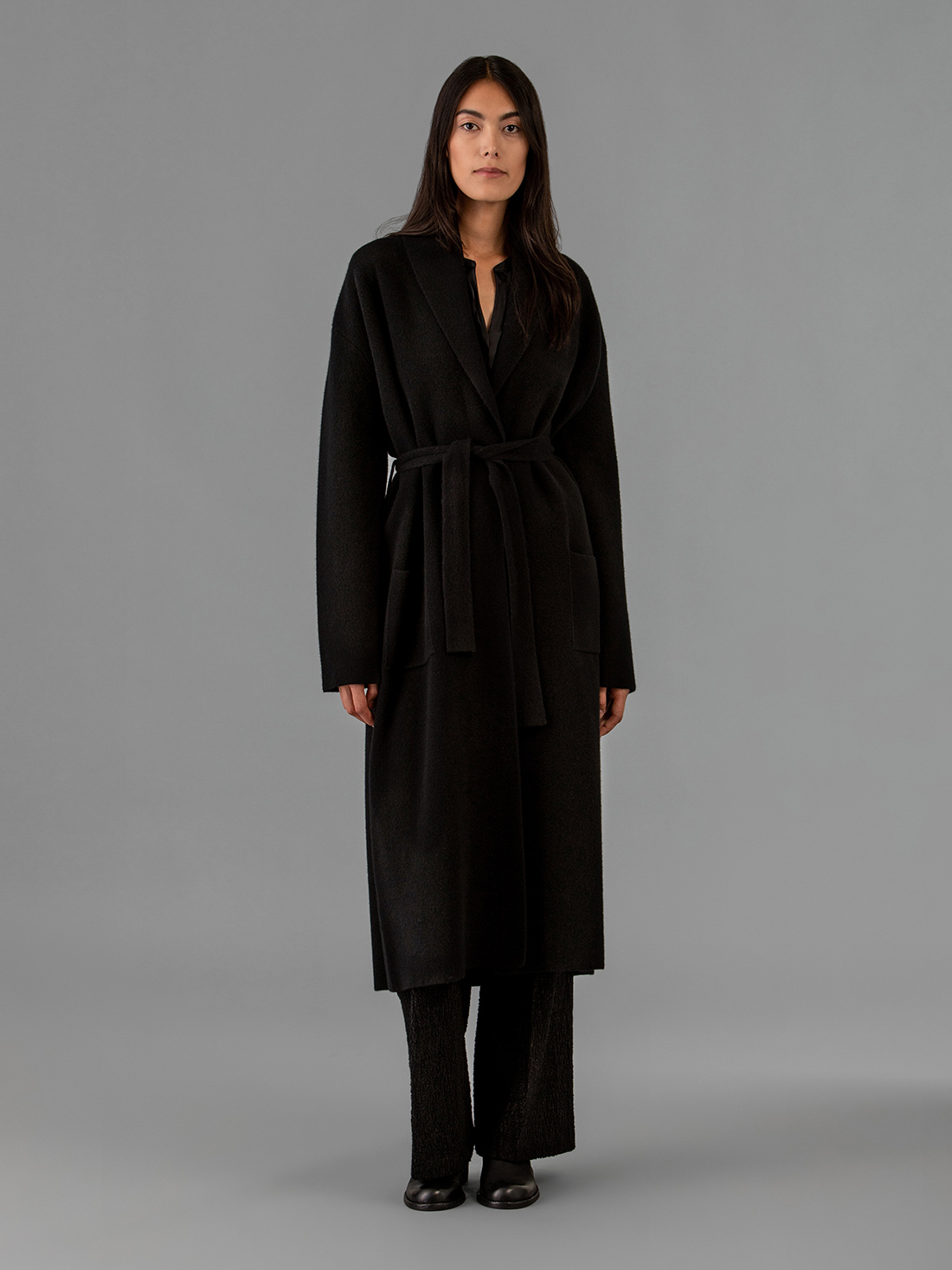 Detailansicht von Wollmantel von ROBERTO COLLINA