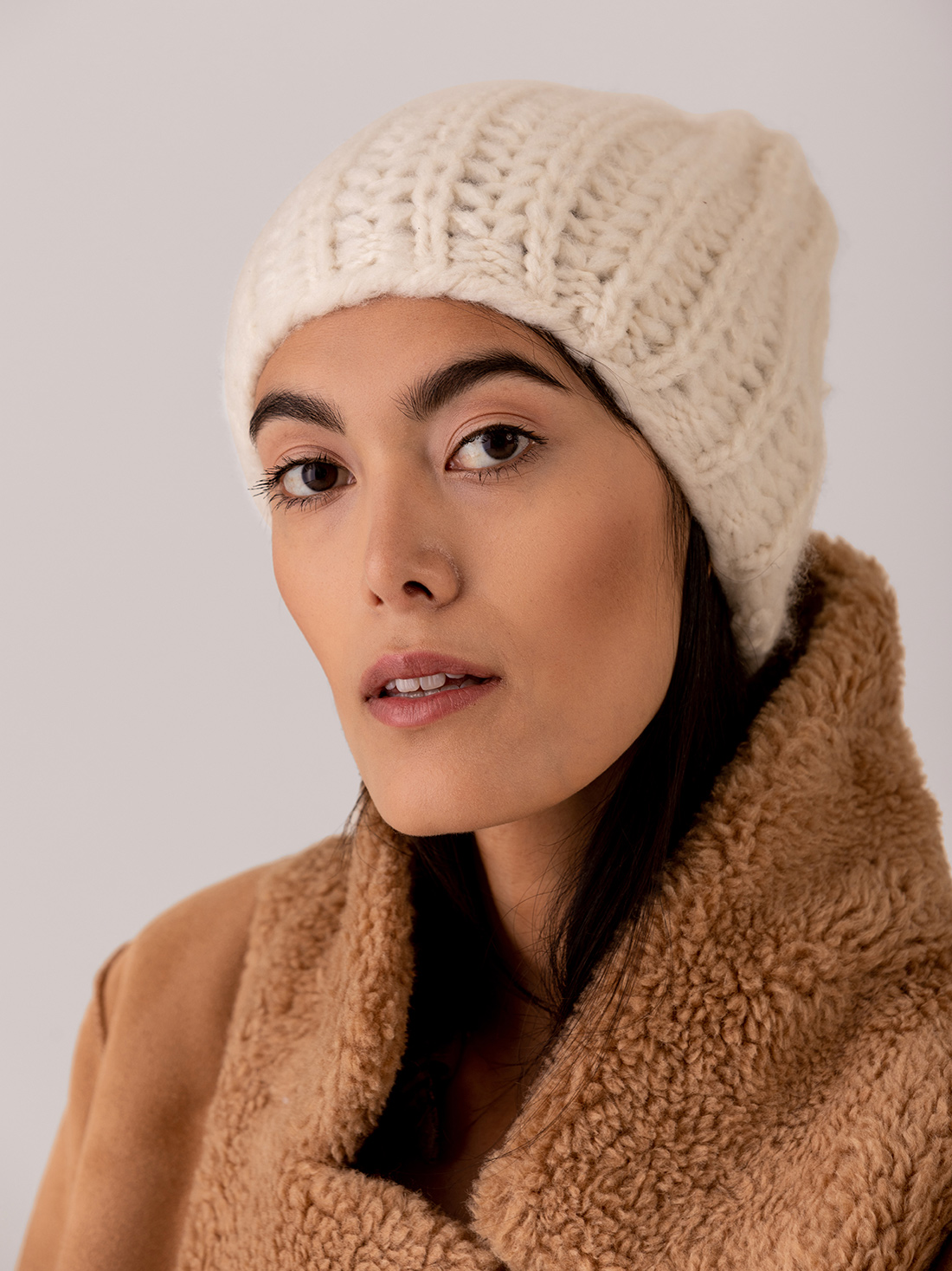 Detailansicht von Mütze aus Cashmere von ELLA SILLA