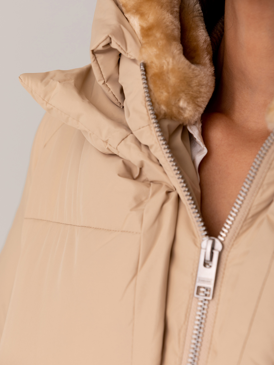 Detailansicht von Steppjacke von EMBASSY