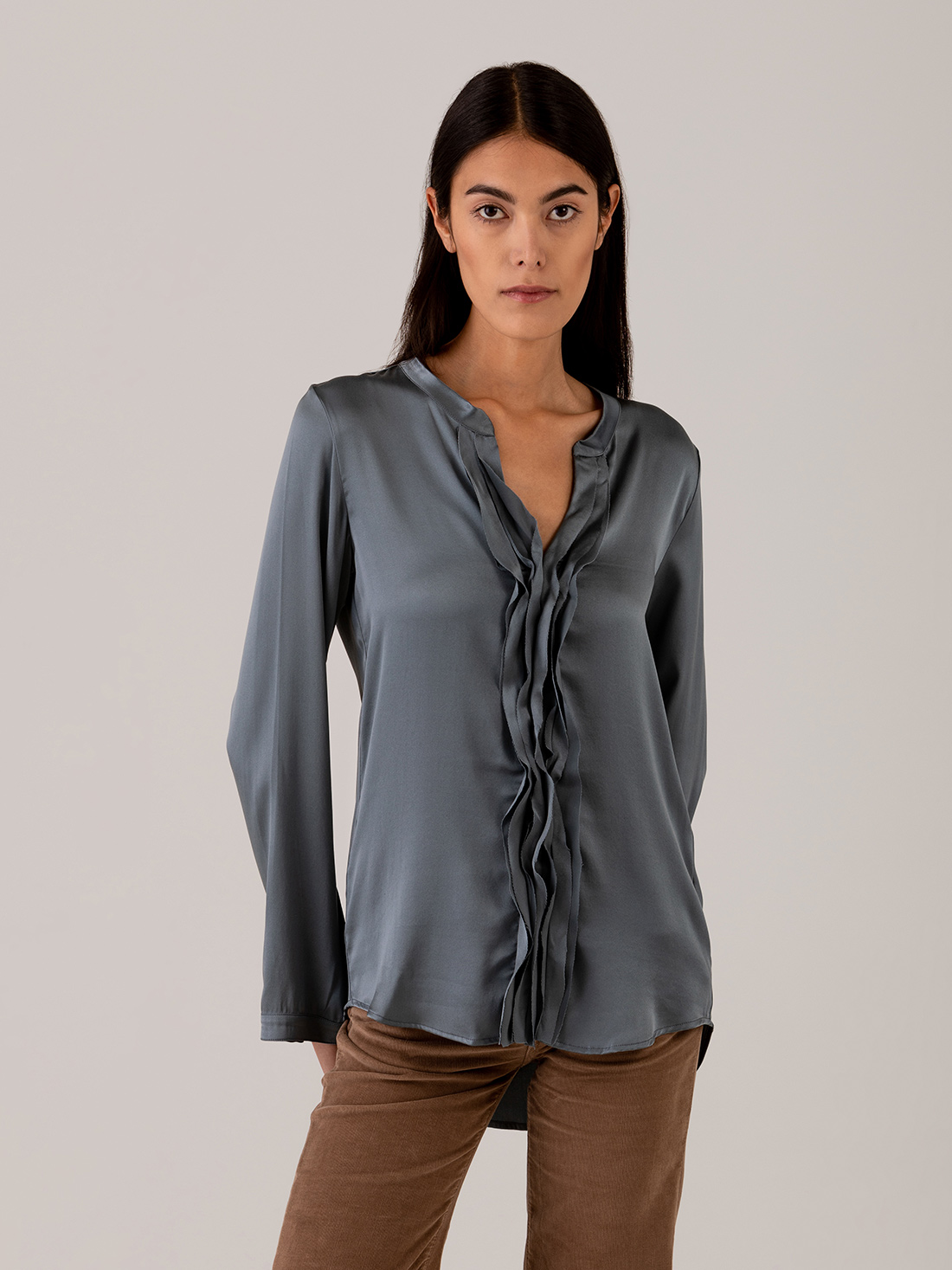 Detailansicht von Seidenbluse mit Rüschung von DANIELS