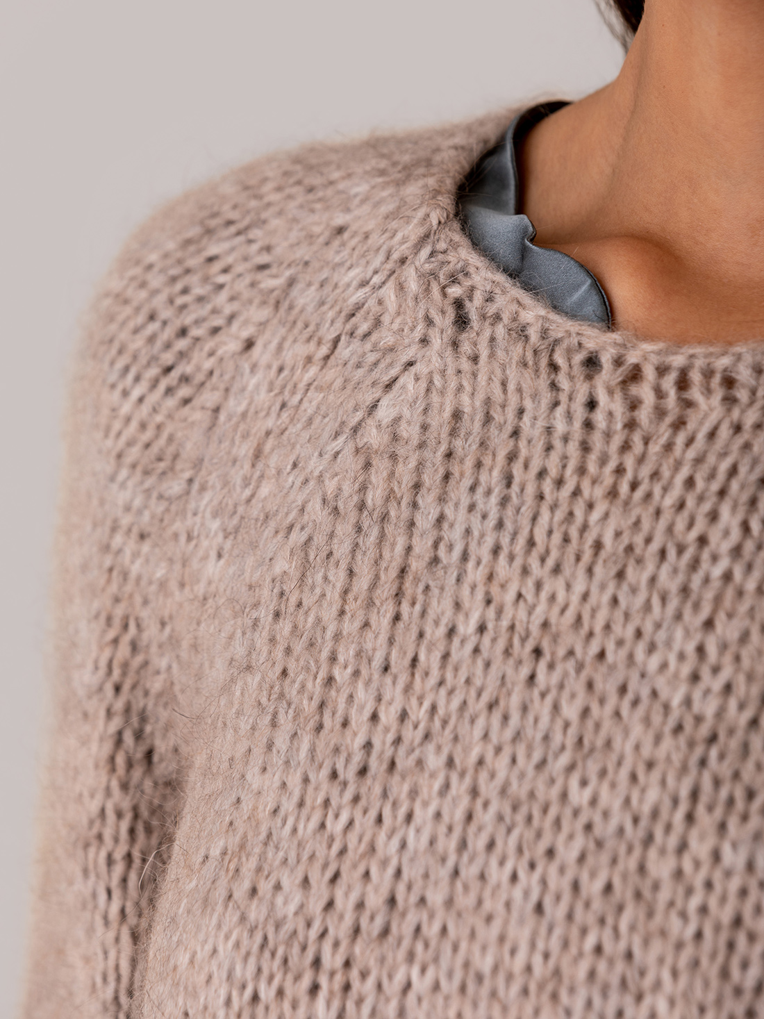 Detailansicht von Pullover von SIBIN LINNEBJERG