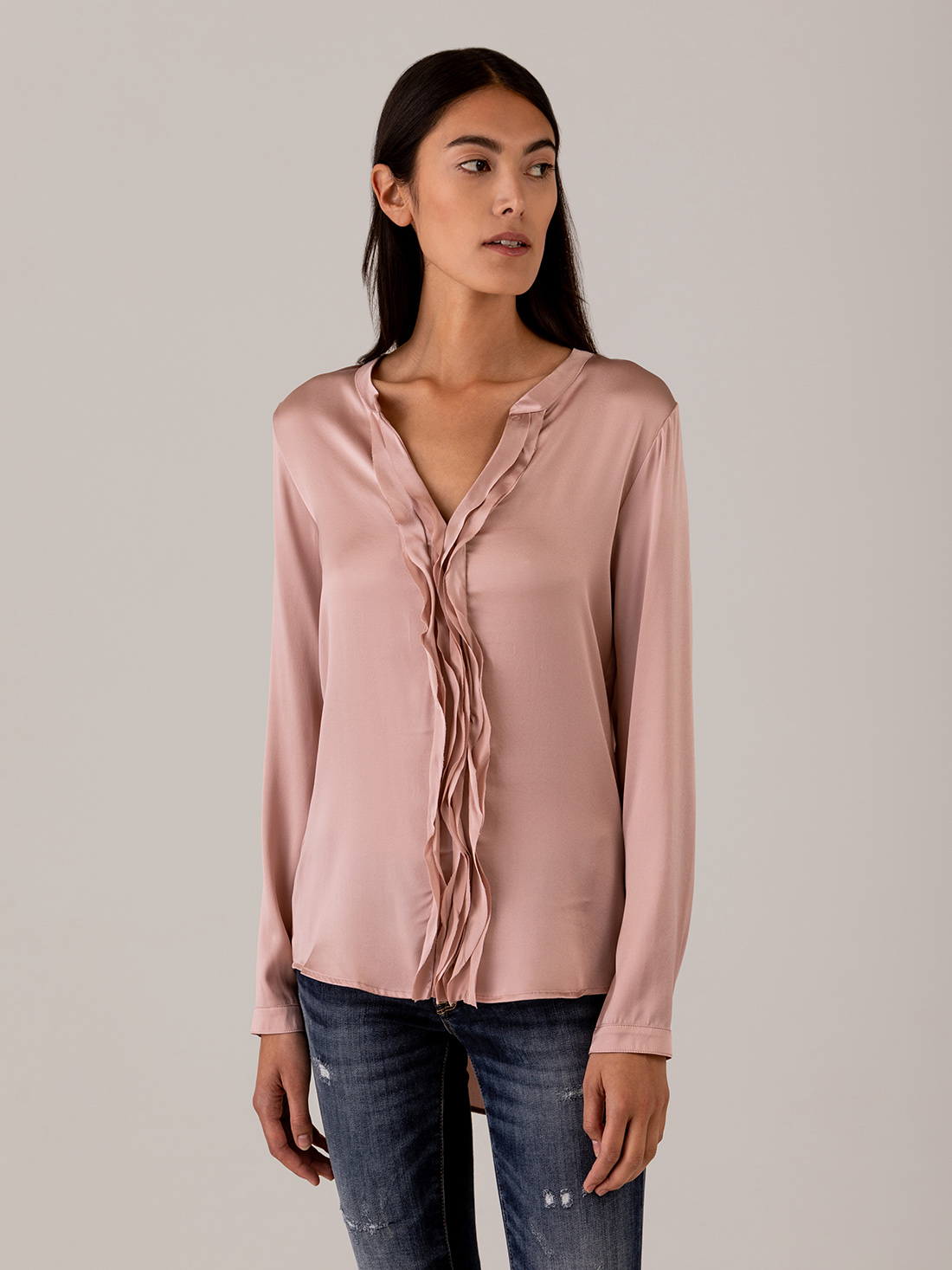 Detailansicht von Seidenbluse mit Rüschung von DANIELS