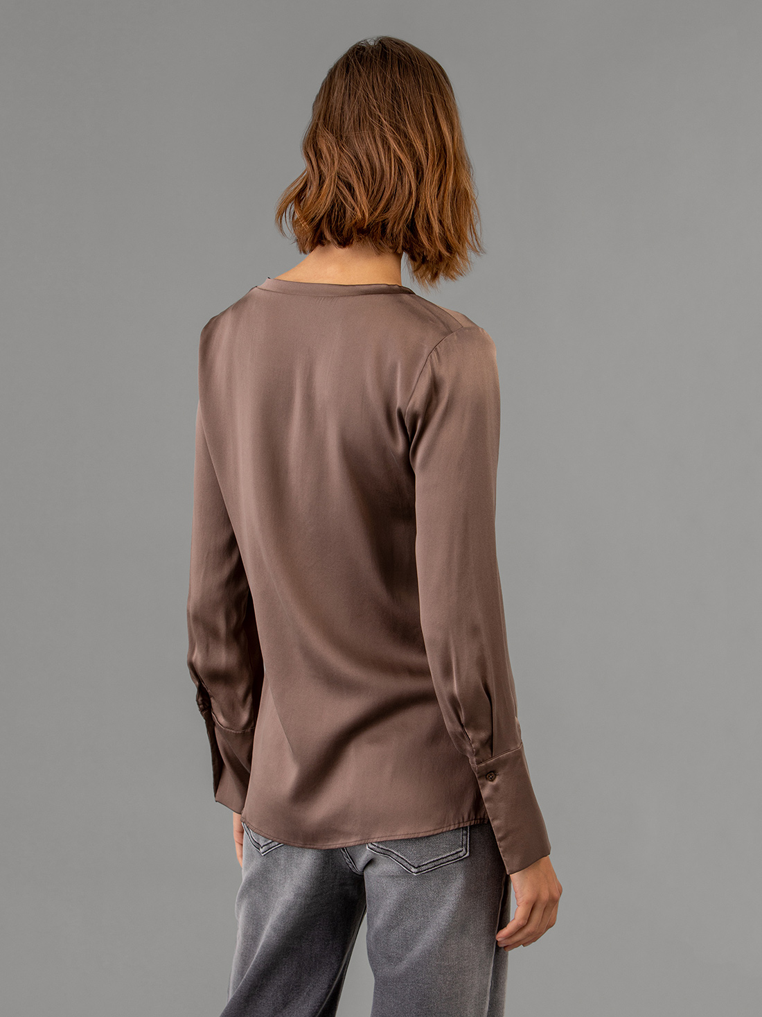 Detailansicht von Seidenbluse von DANIELS