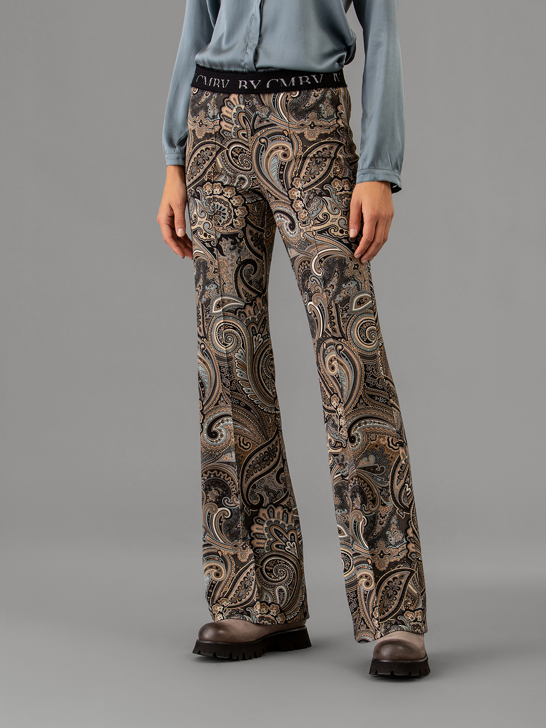 Detailansicht von Flared Hose von CAMBIO