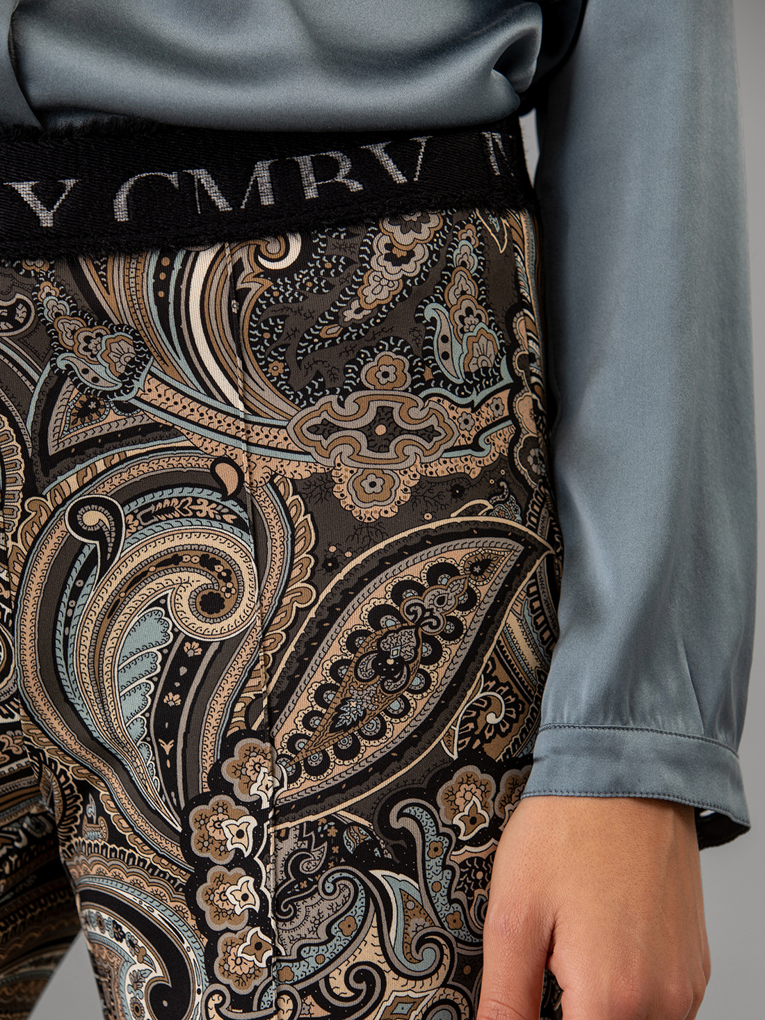 Detailansicht von Flared Hose von CAMBIO