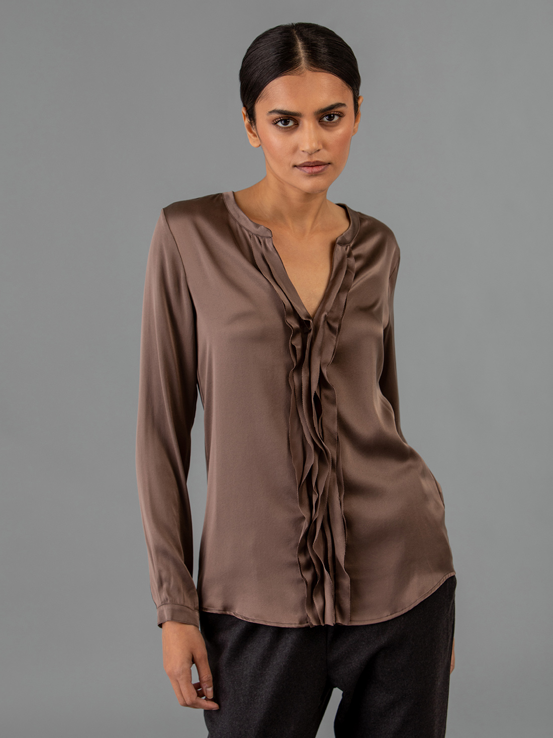 Detailansicht von Seidenbluse mit Rüschung von DANIELS