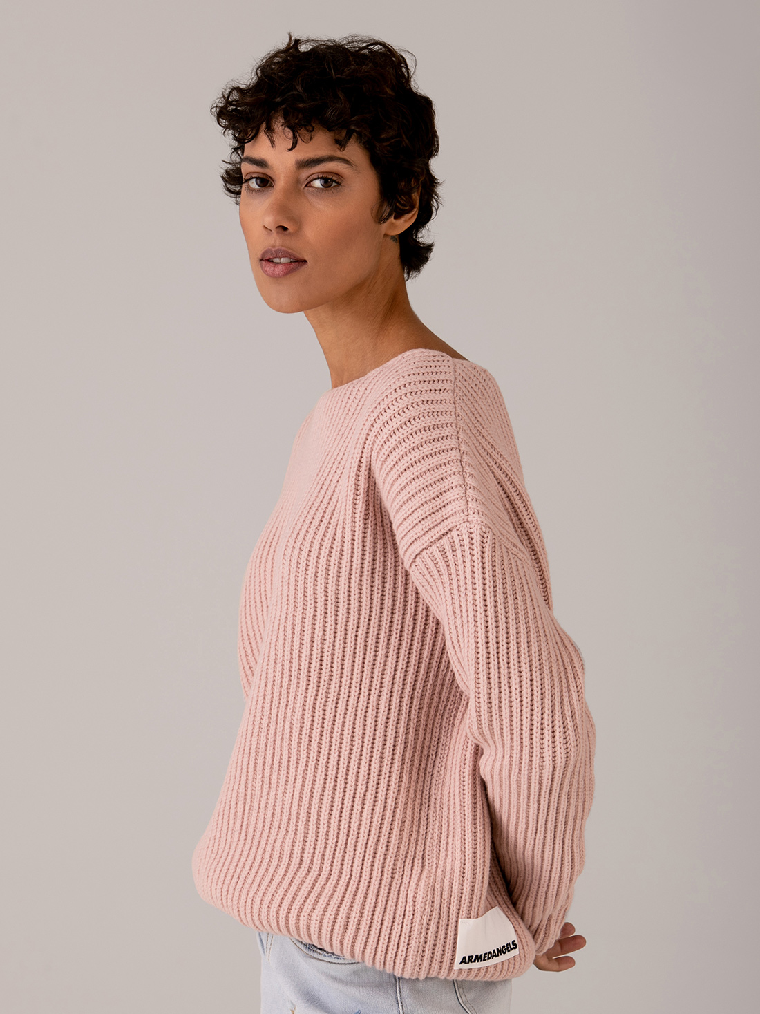 Detailansicht von Rippstrickpullover von ARMEDANGELS