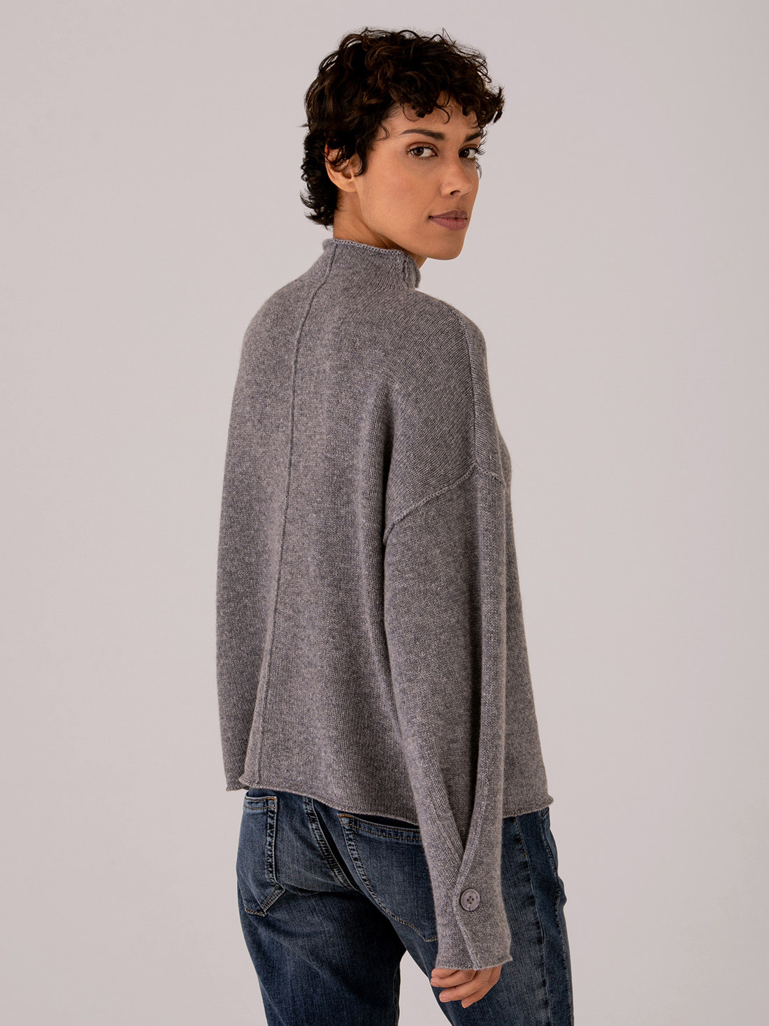 Detailansicht von Oversized Turtleneck Pullover von 360 CASHMERE