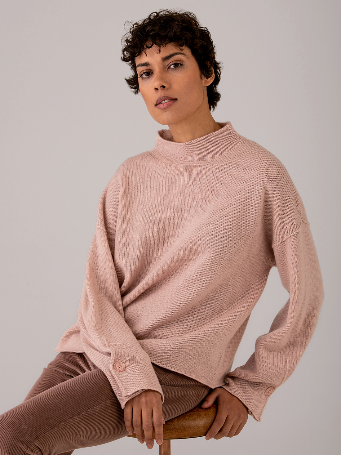 Detailansicht von Oversized Turtleneck Pullover von 360 CASHMERE