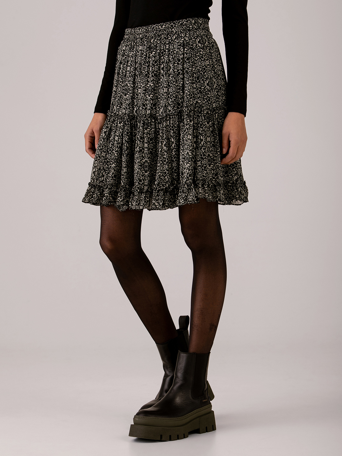 Detailansicht von Kurzer Rock mit Rüschung von CIRCLE OF TRUST