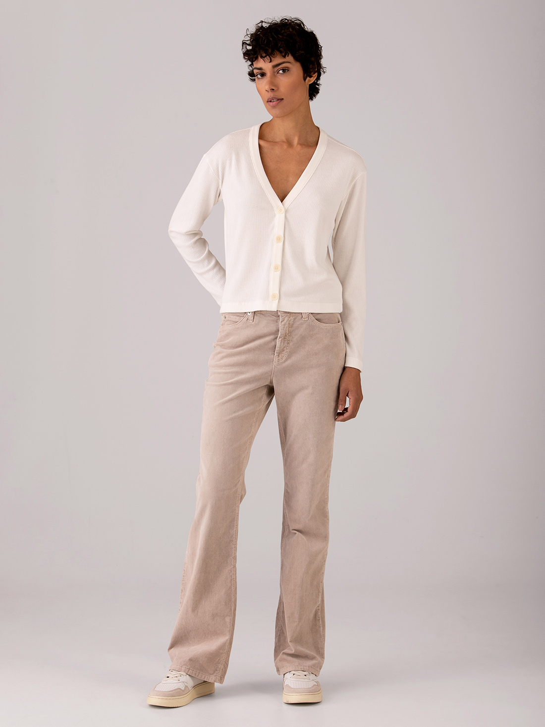 Detailansicht von Flared Hose aus Cord von MAC