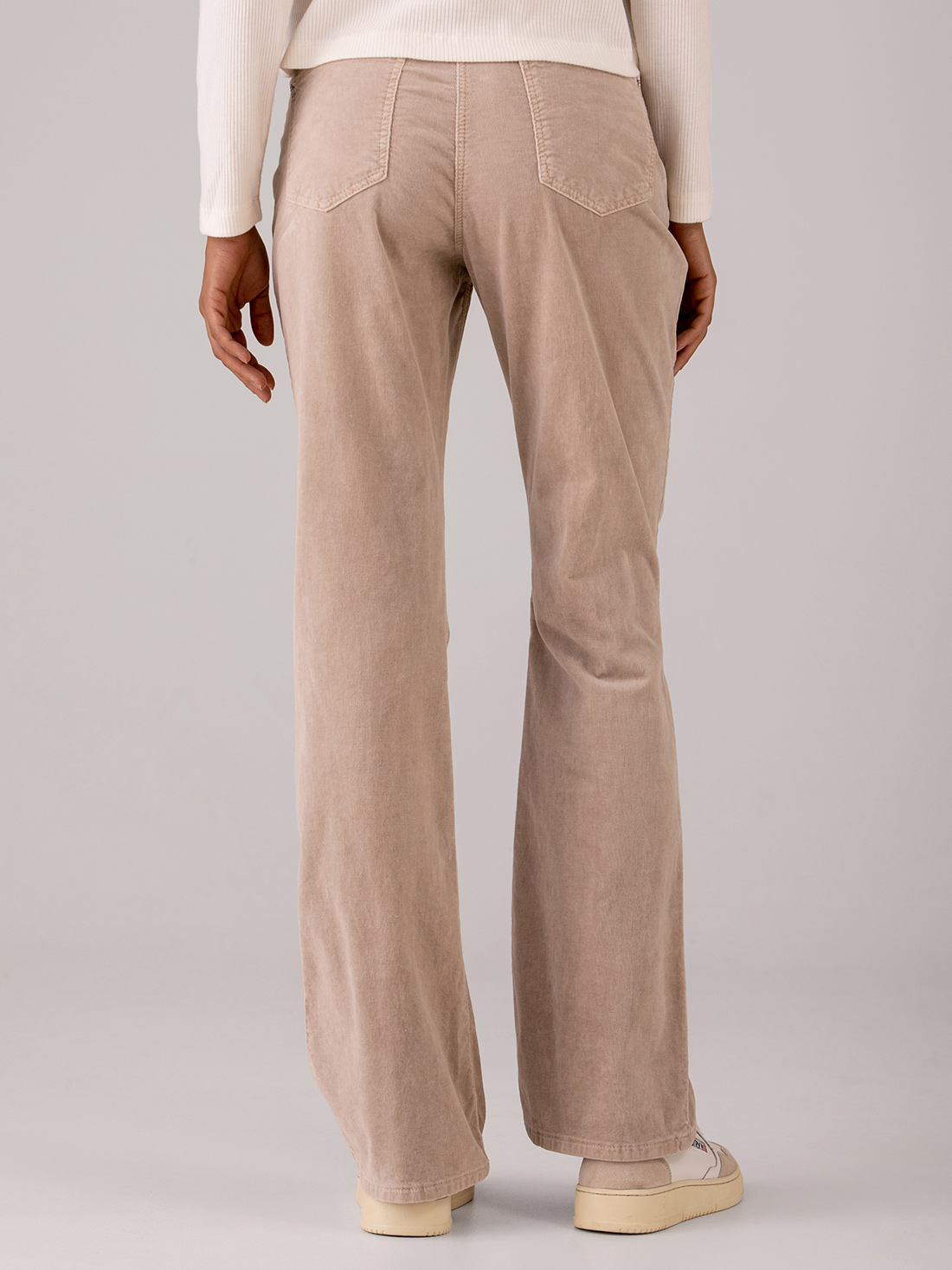 Detailansicht von Flared Hose aus Cord von MAC