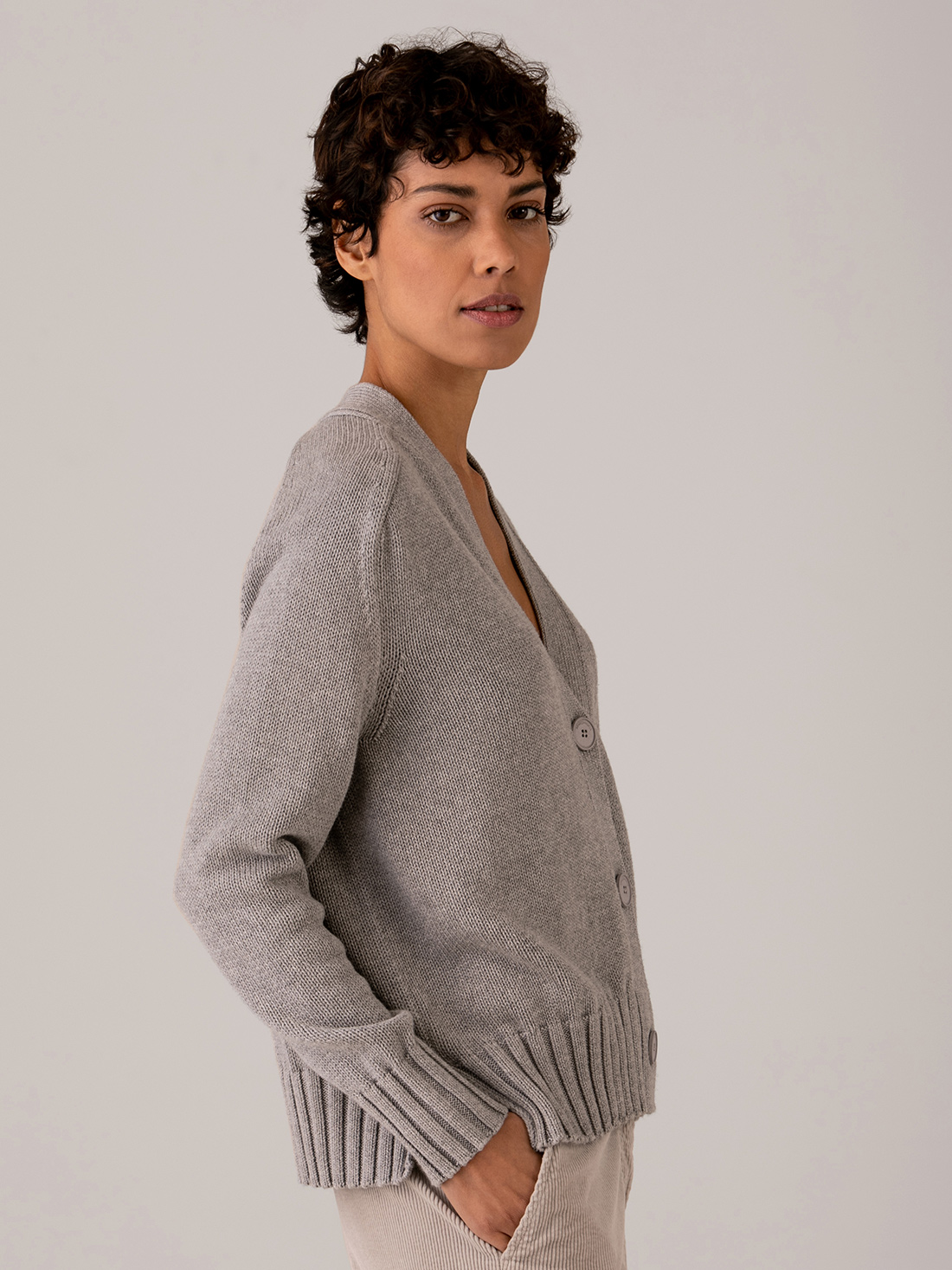 Detailansicht von Strickjacke aus Baumwolle von ARMEDANGELS