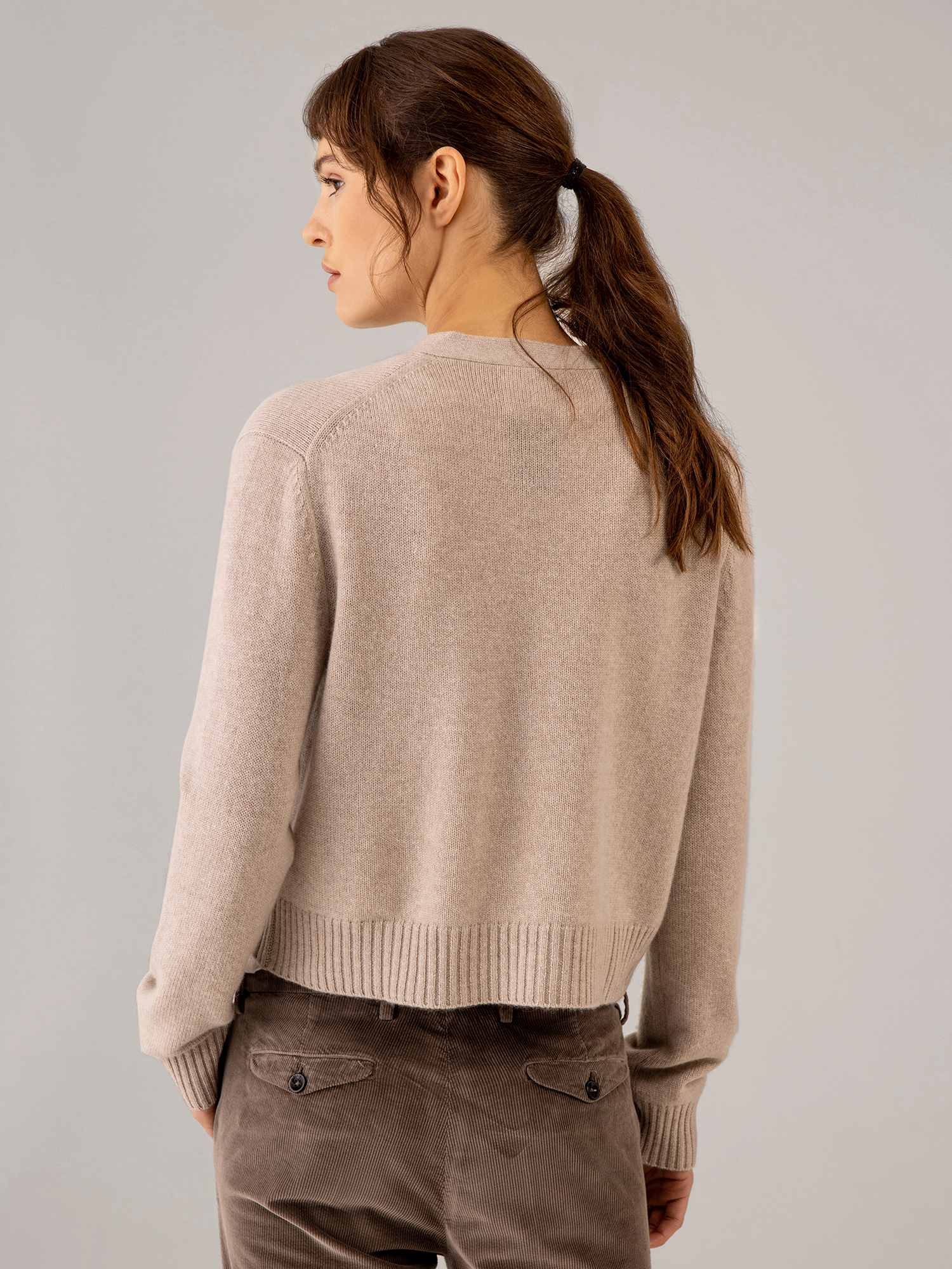 Detailansicht von Cropped Strickjacke aus Cashmere von LISA YANG