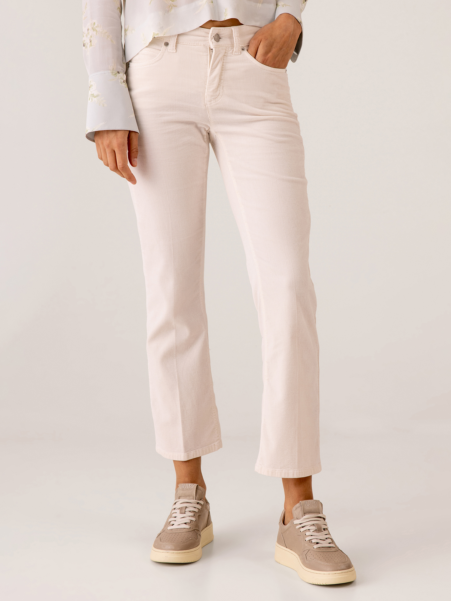 Detailansicht von Ankle Hose aus Cord von CAMBIO