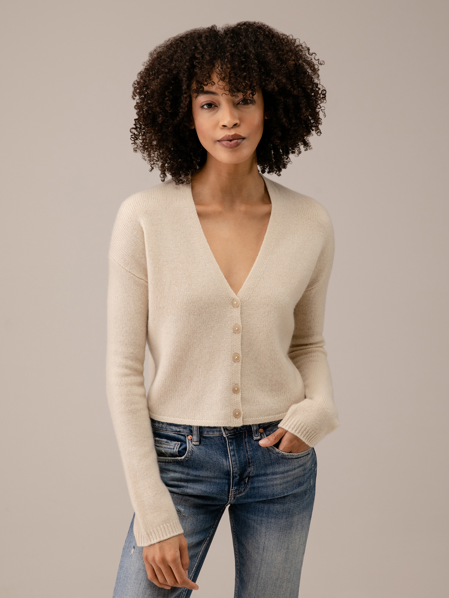 Detailansicht von Cropped Strickjacke aus Cashmere von DANIELS