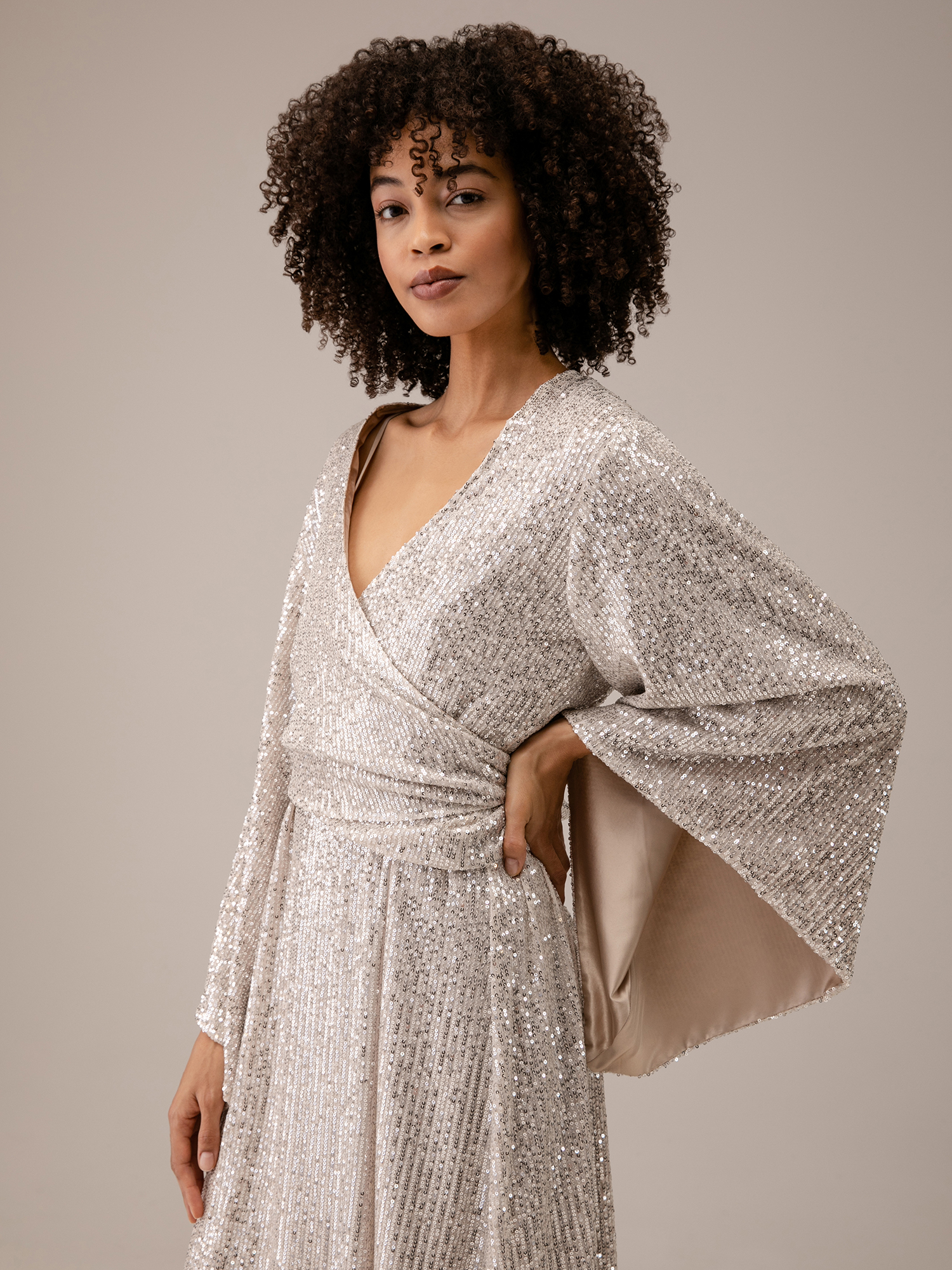 Detailansicht von Kurze Paillettenbluse von JADICTED