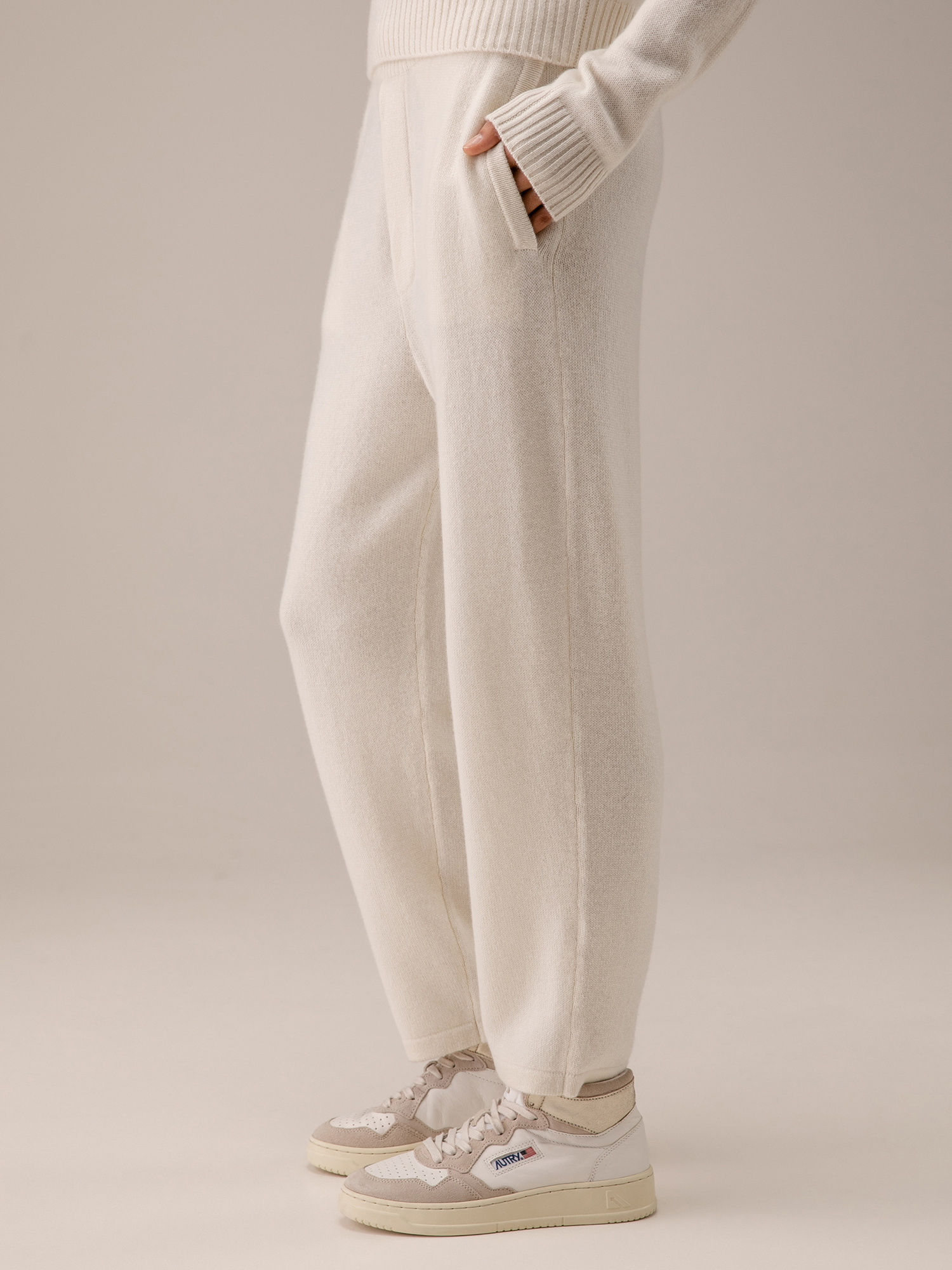 Detailansicht von Hose aus Cashmere von LISA YANG