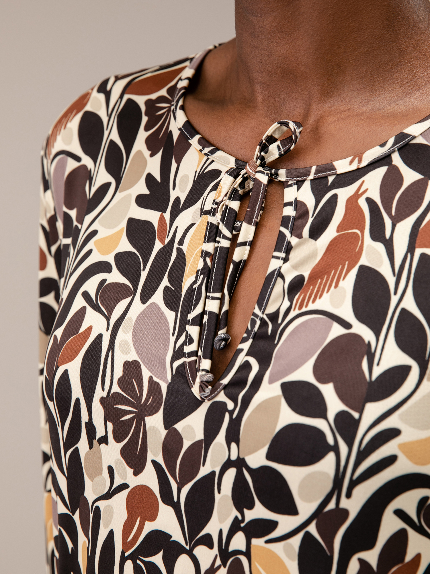 Detailansicht von Kurzes Blusenkleid von DANIELS