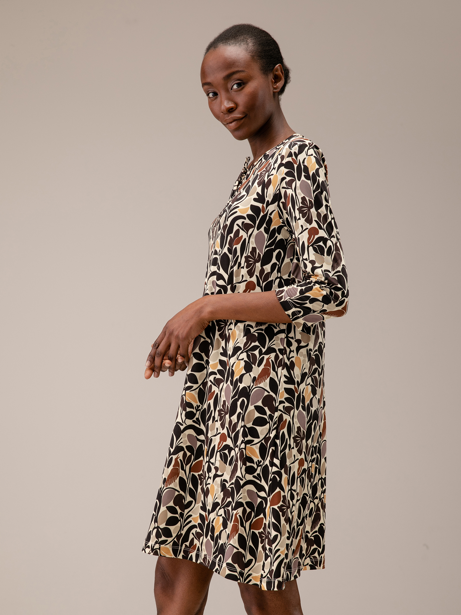 Detailansicht von Kurzes Blusenkleid von DANIELS