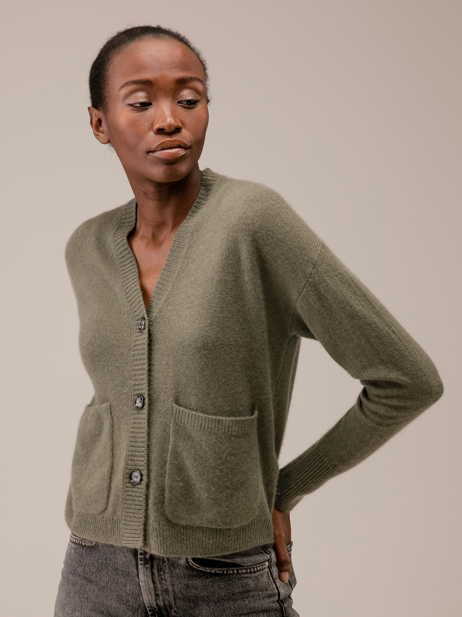 Detailansicht von Strickjacke aus Cashmere von ALLUDE