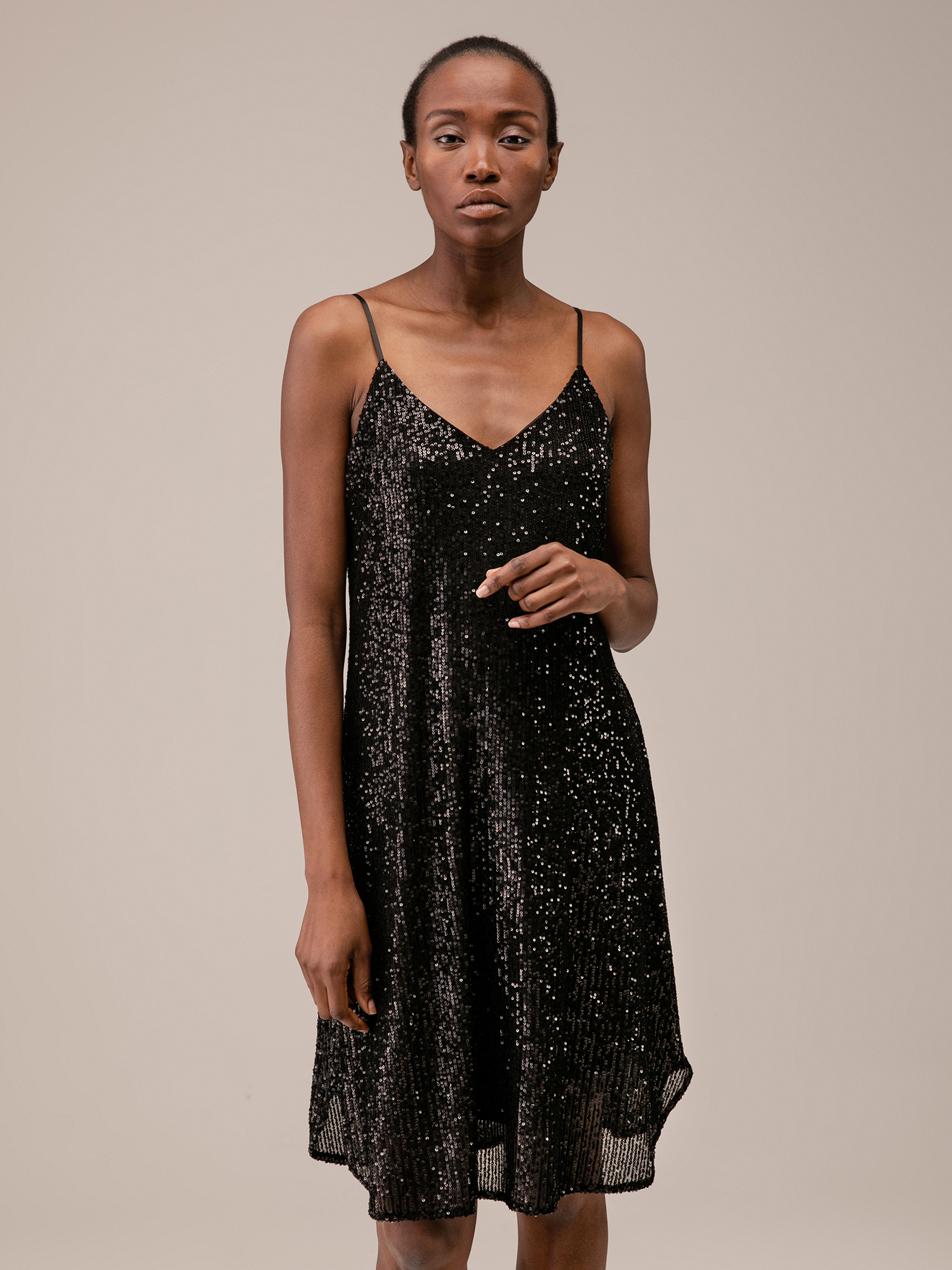 Detailansicht von Kurzes Paillettenkleid von JADICTED