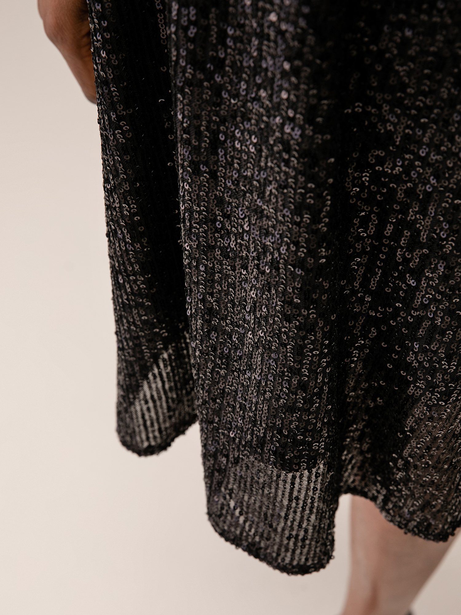 Detailansicht von Kurzes Paillettenkleid von JADICTED