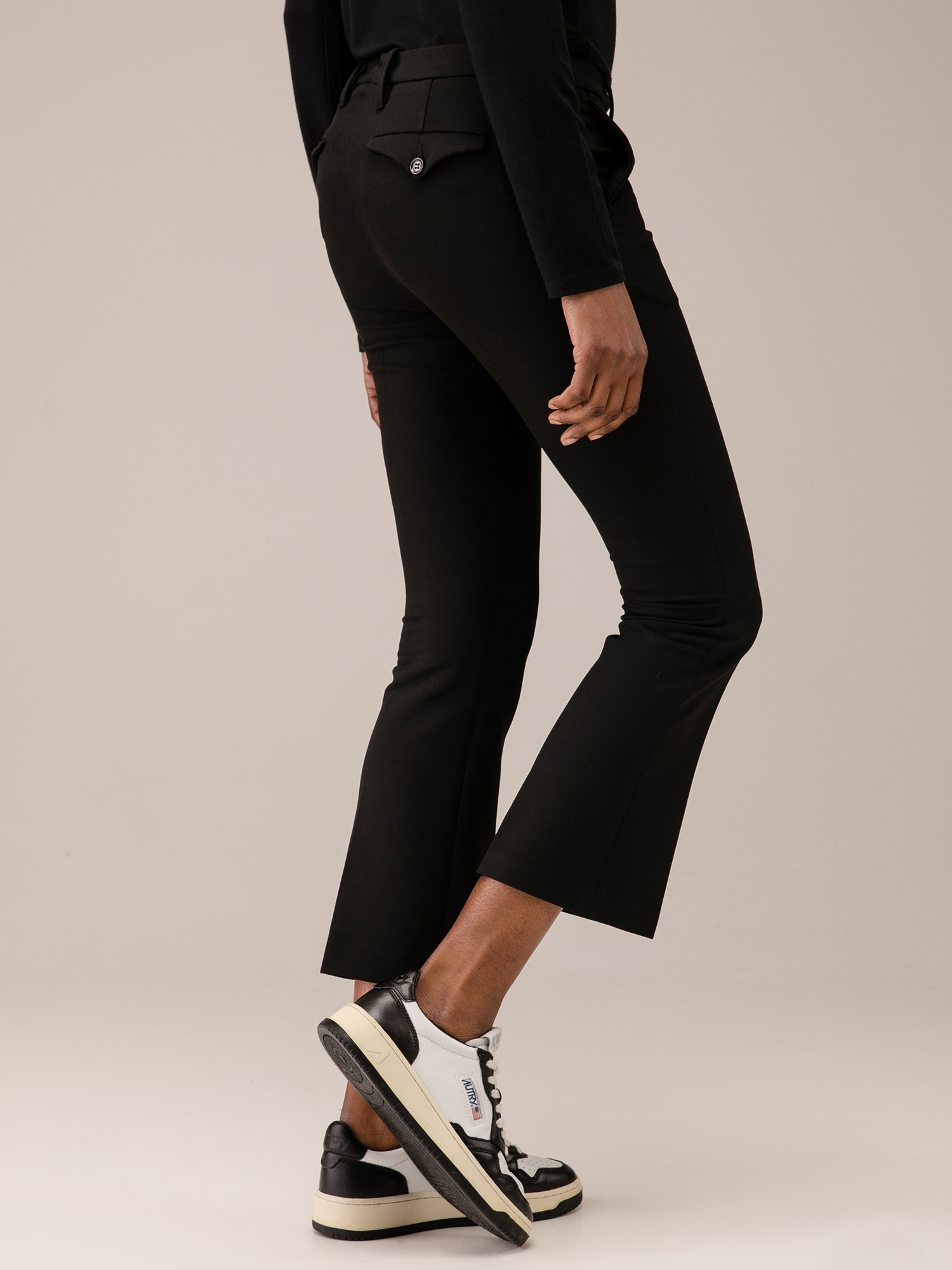 Detailansicht von Cropped Bootcut Hose von JADICTED