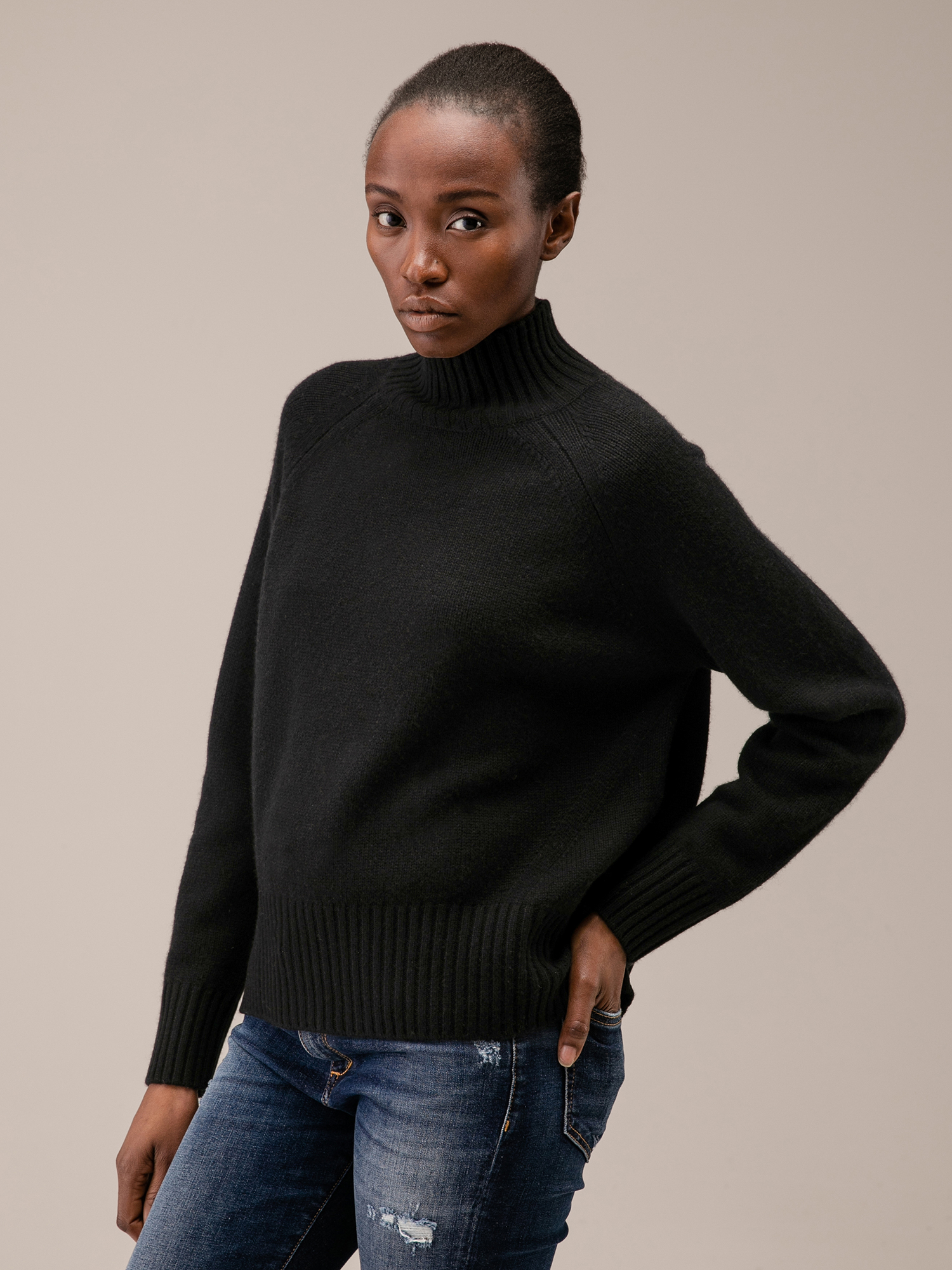 Detailansicht von Turtleneck Pullover aus Schurwolle von ALLUDE